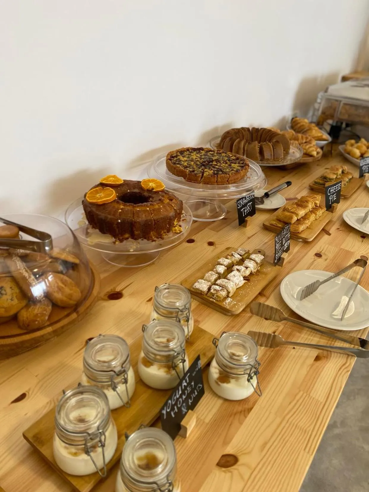 Restaurant/places to eat in Geo & Art Boutique Hotel Himara