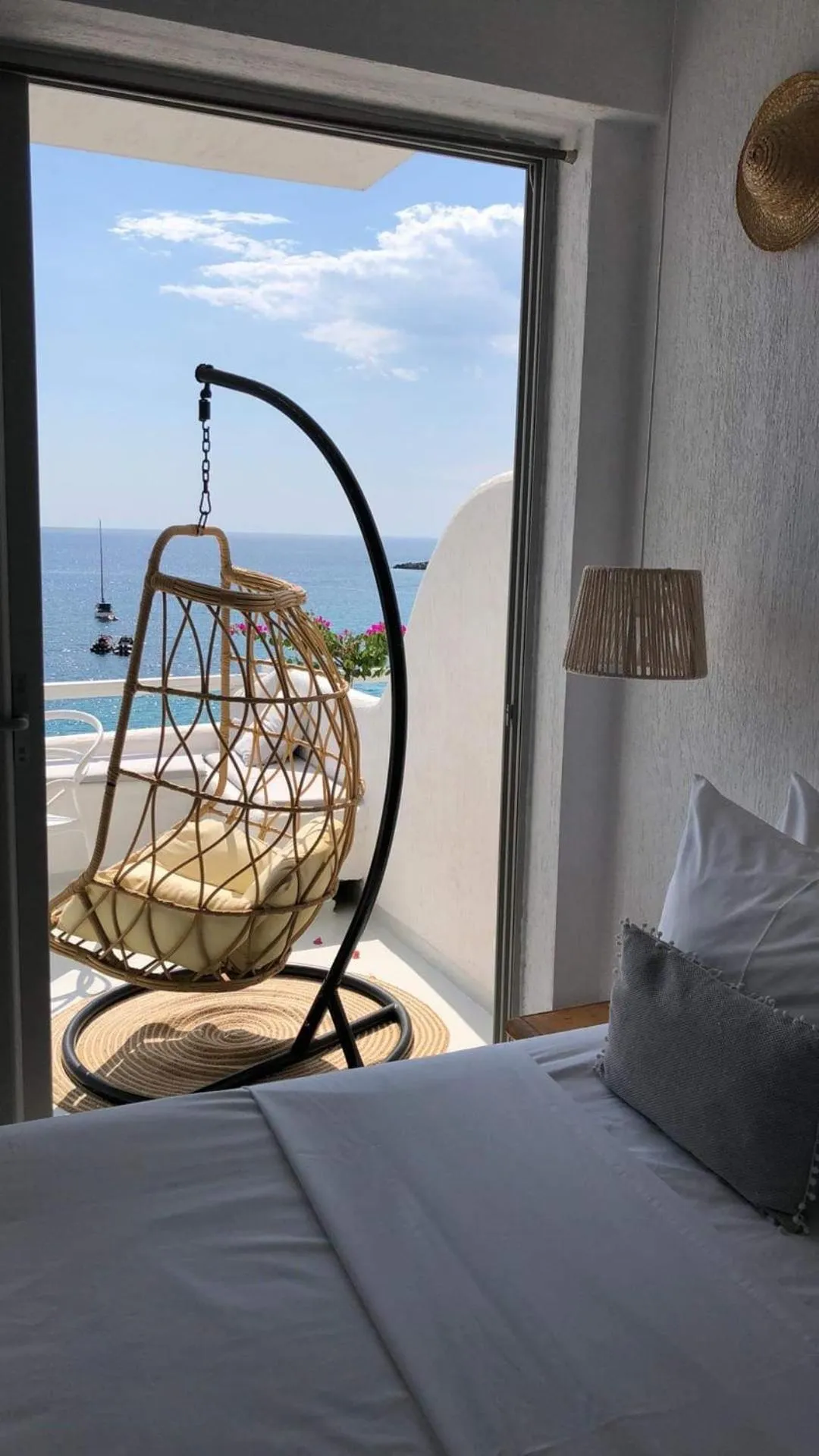 Bed in Geo & Art Boutique Hotel Himara