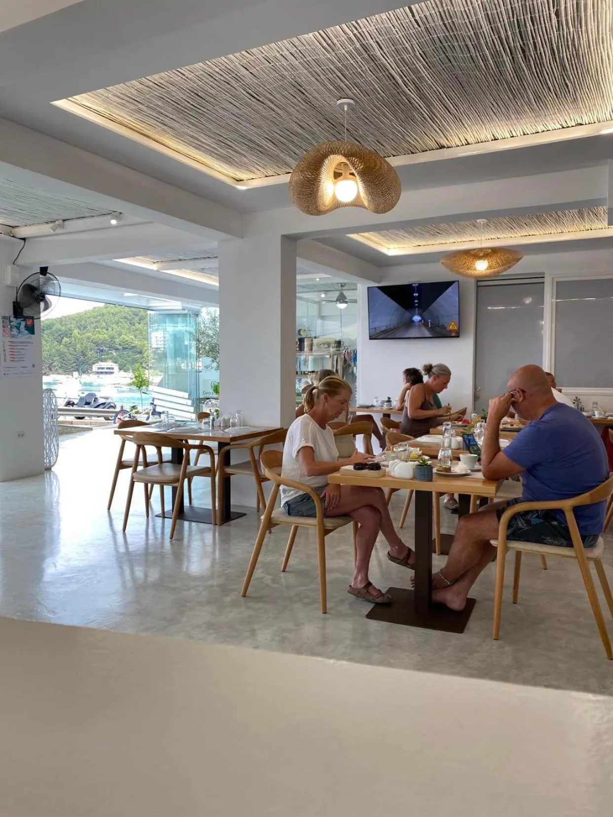 Restaurant/places to eat in Geo & Art Boutique Hotel Himara