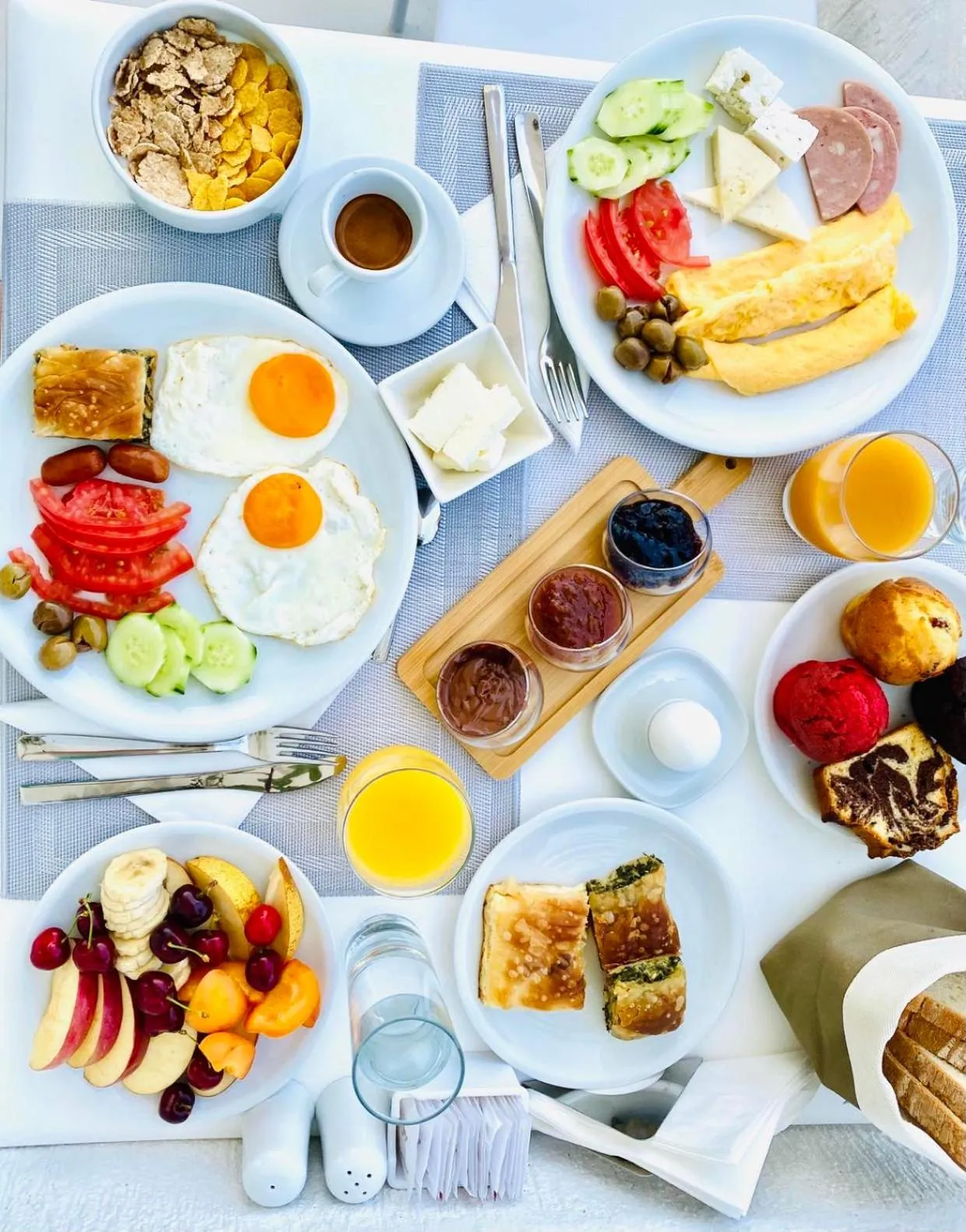 Restaurant/places to eat in Geo & Art Boutique Hotel Himara