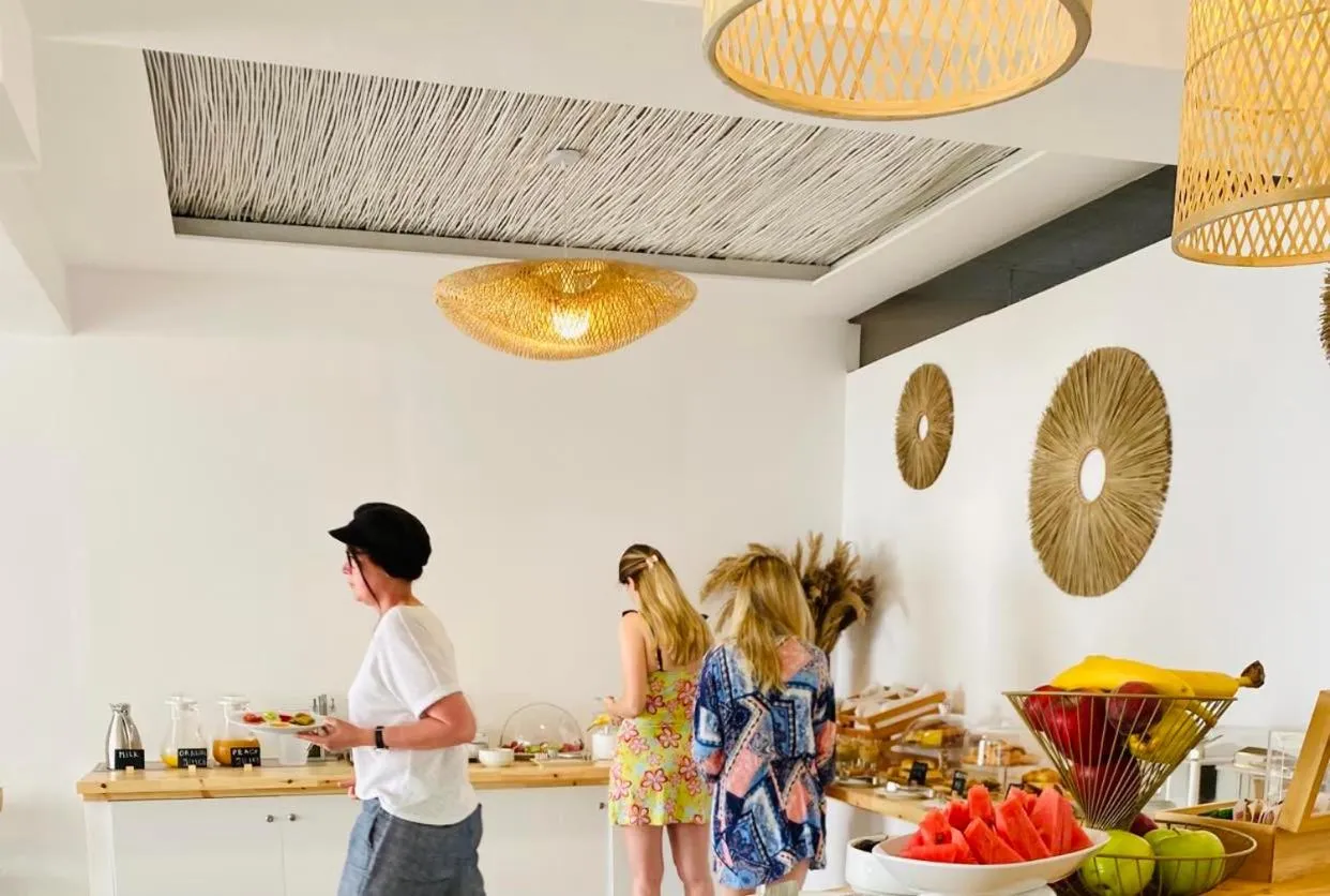 Restaurant/places to eat in Geo & Art Boutique Hotel Himara