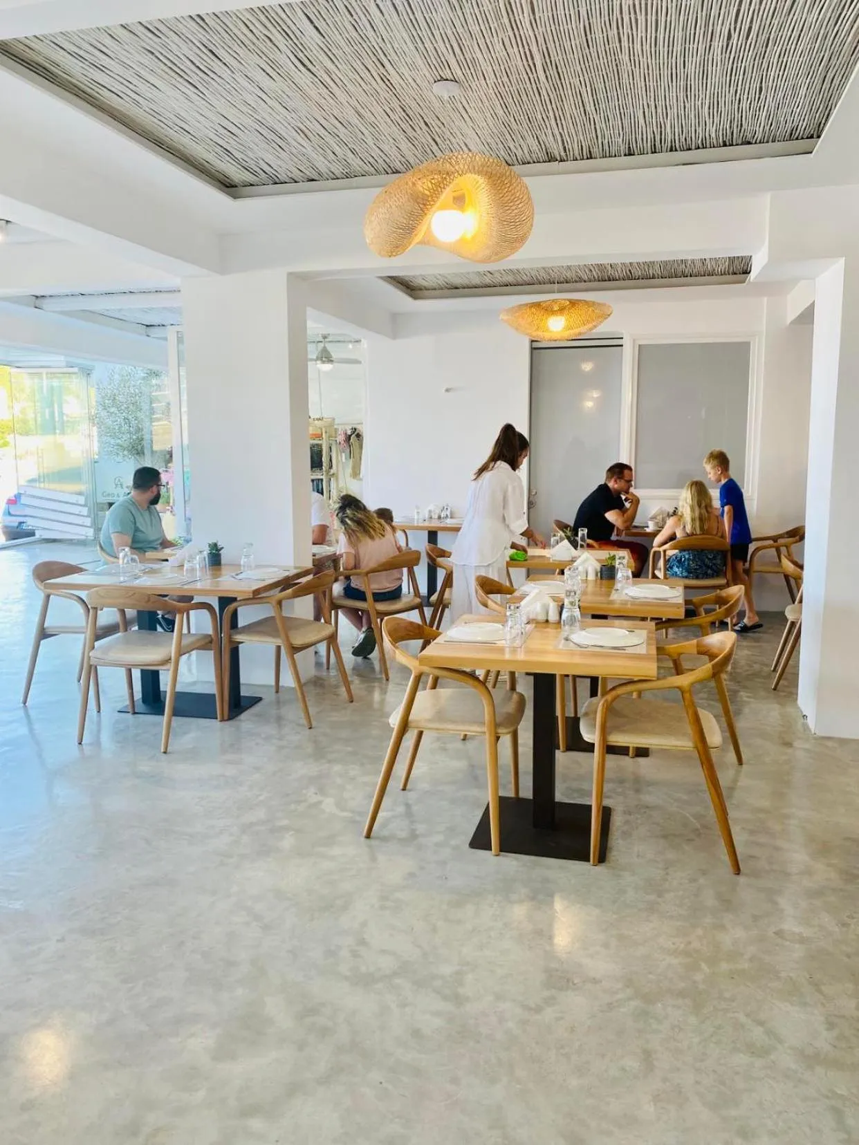 Restaurant/places to eat in Geo & Art Boutique Hotel Himara