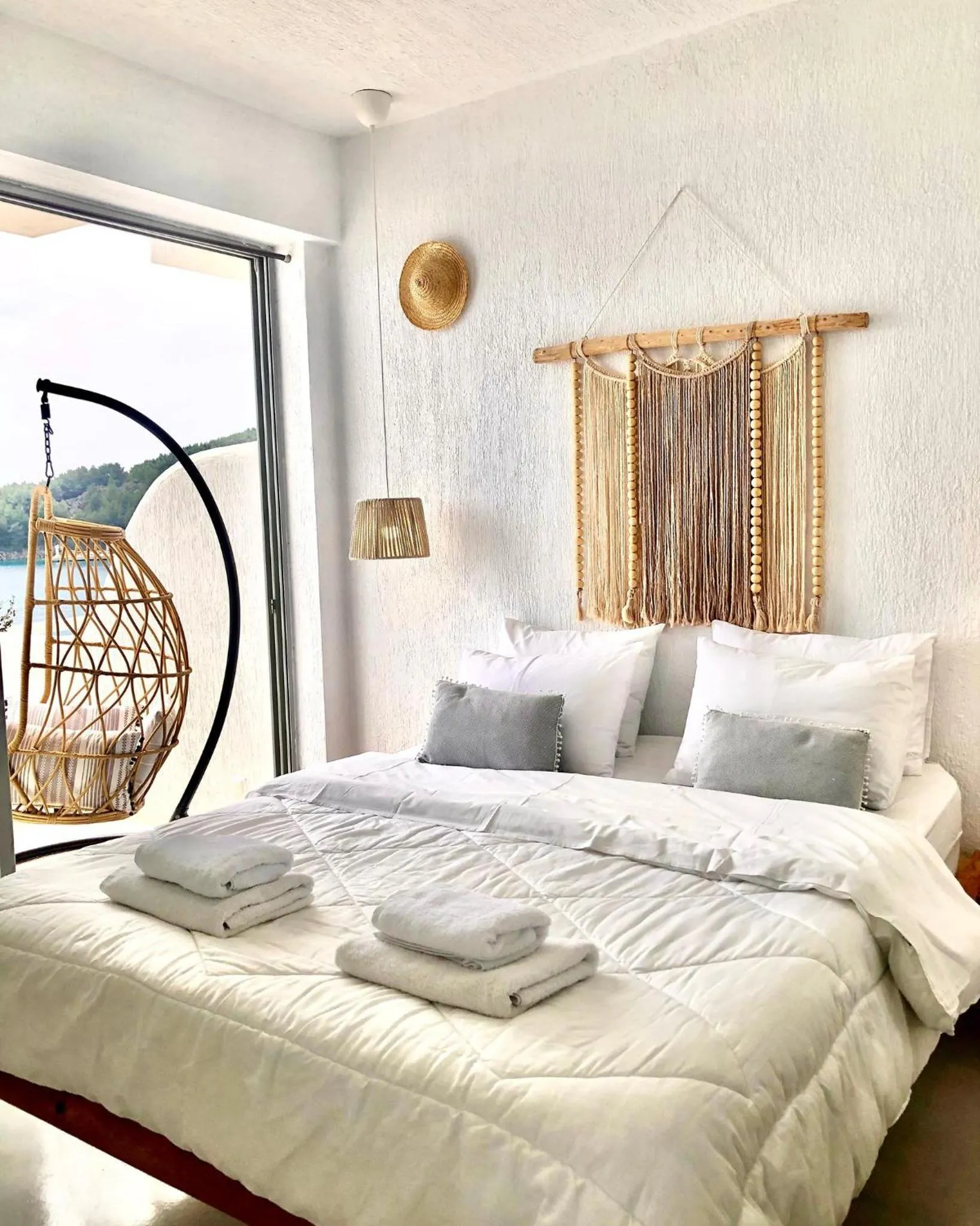 Bed in Geo & Art Boutique Hotel Himara