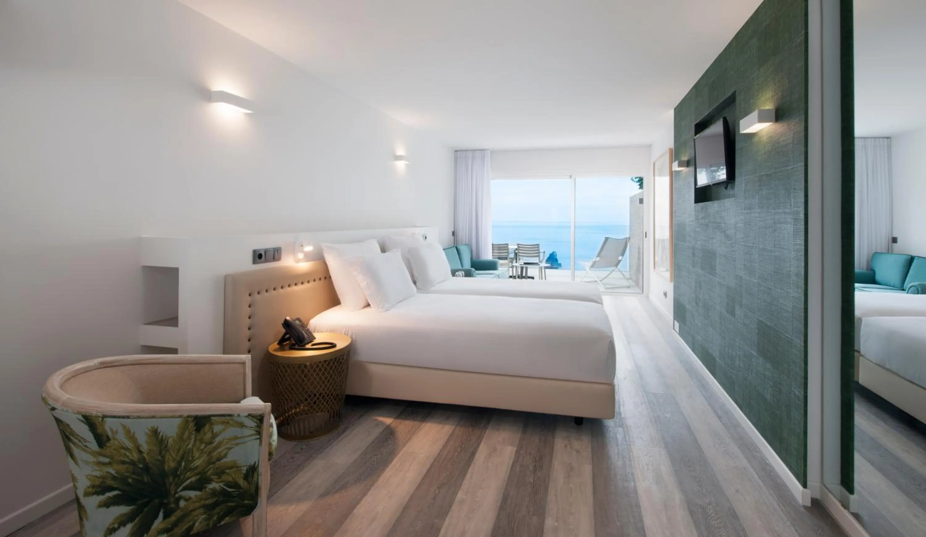 Photo of the whole room, Bed in Hotel Alto Lido