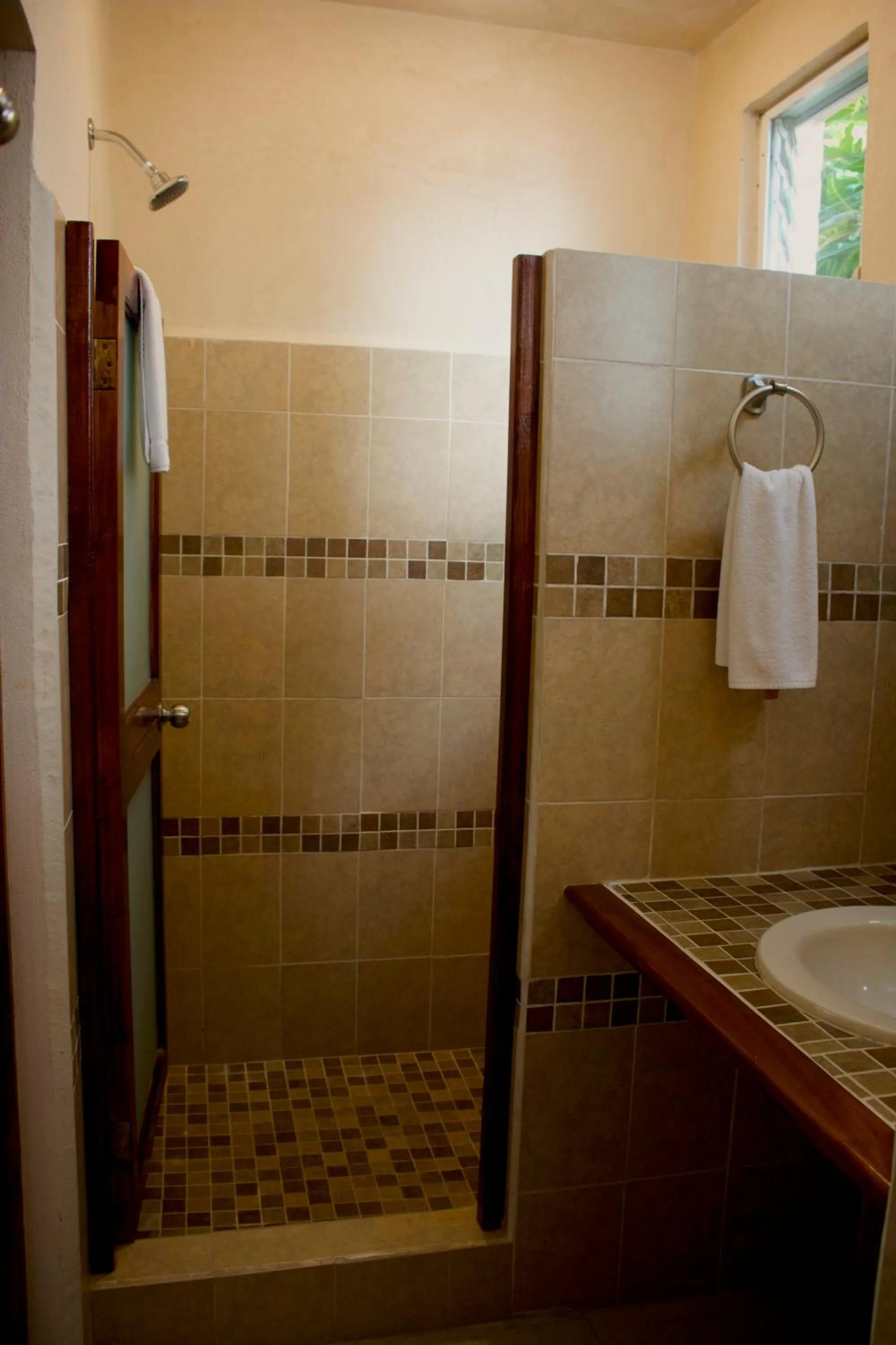 Shower in The Diving Lodge Downtown