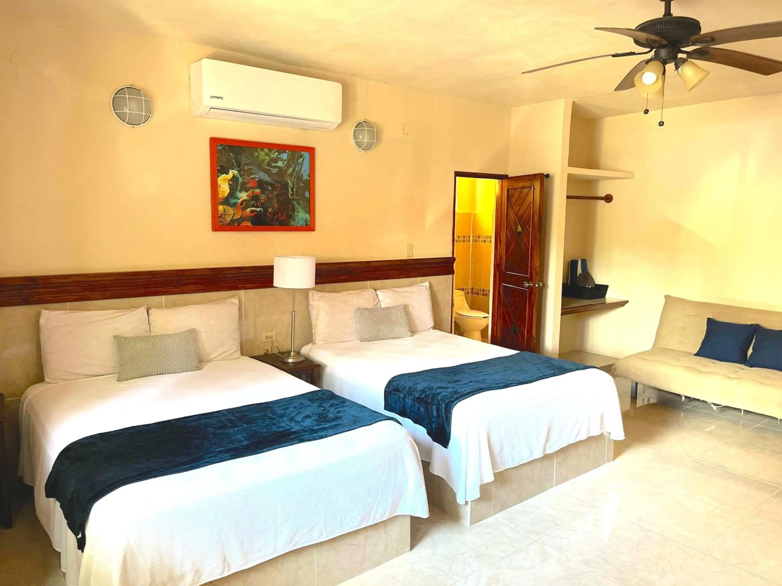 Bed in The Diving Lodge Downtown