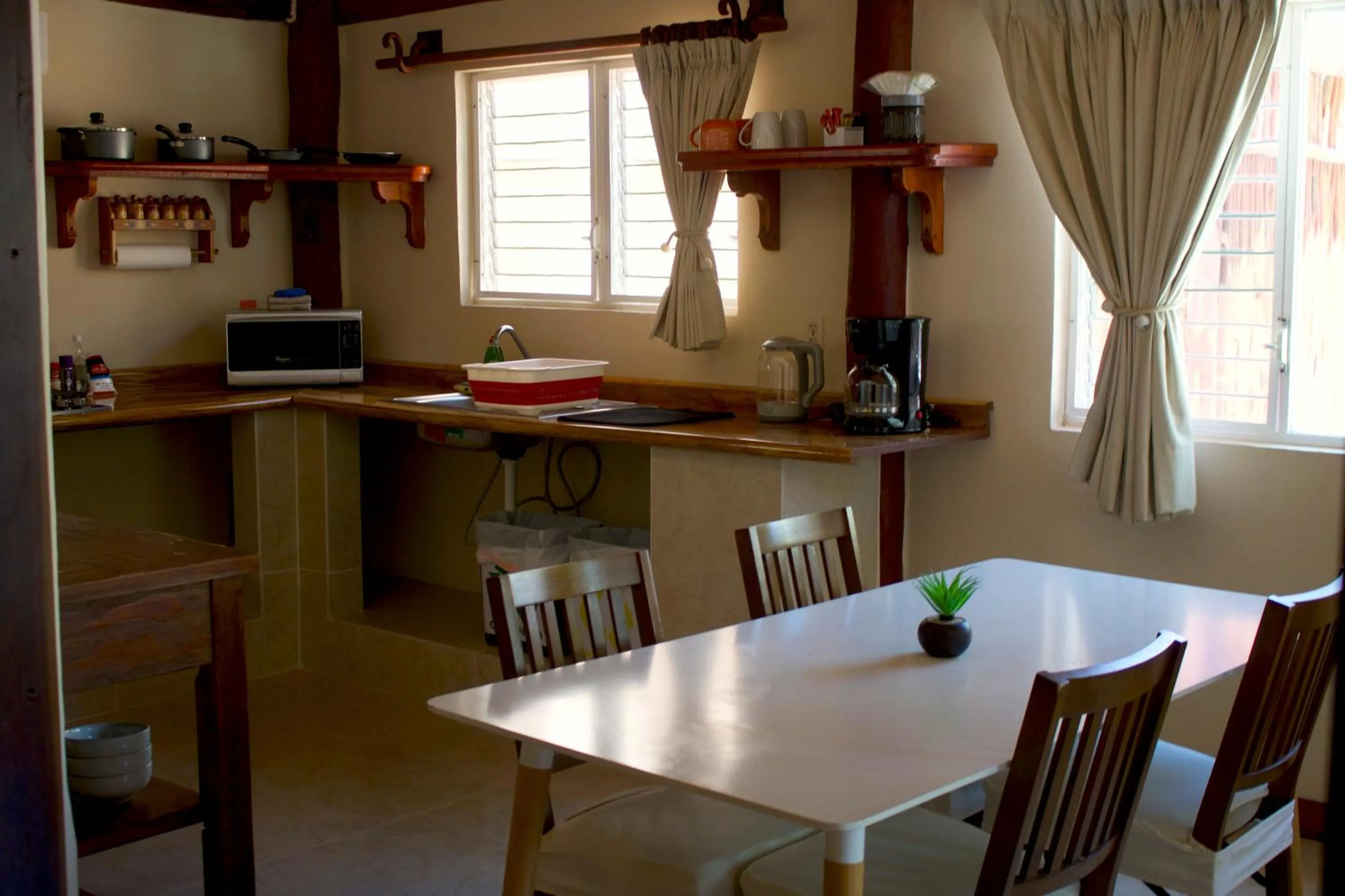 Kitchen or kitchenette in The Diving Lodge Downtown