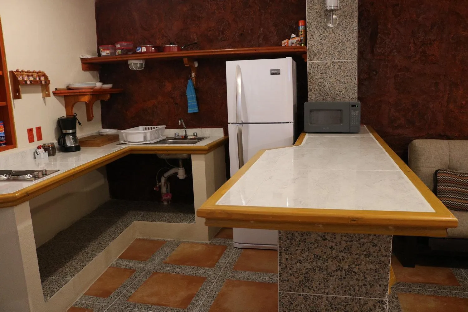 Kitchen or kitchenette in The Diving Lodge Downtown