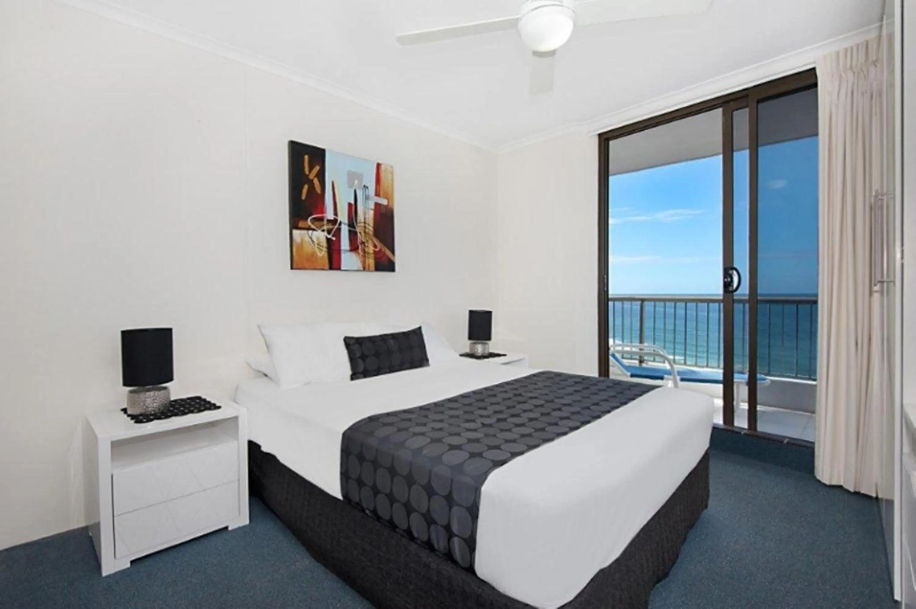 Bedroom, Bed in Surfers International Apartments