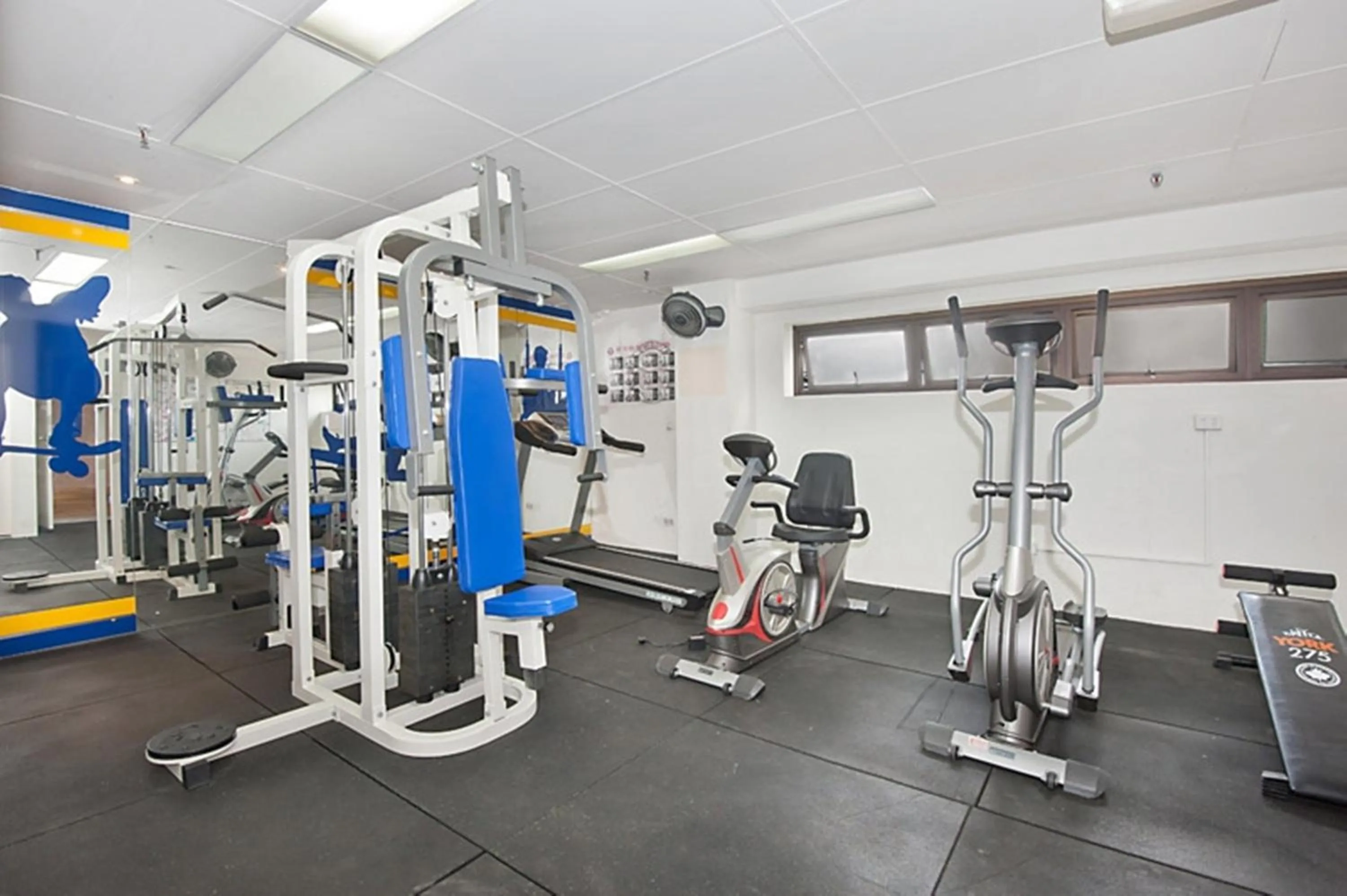 Fitness centre/facilities in Surfers International Apartments