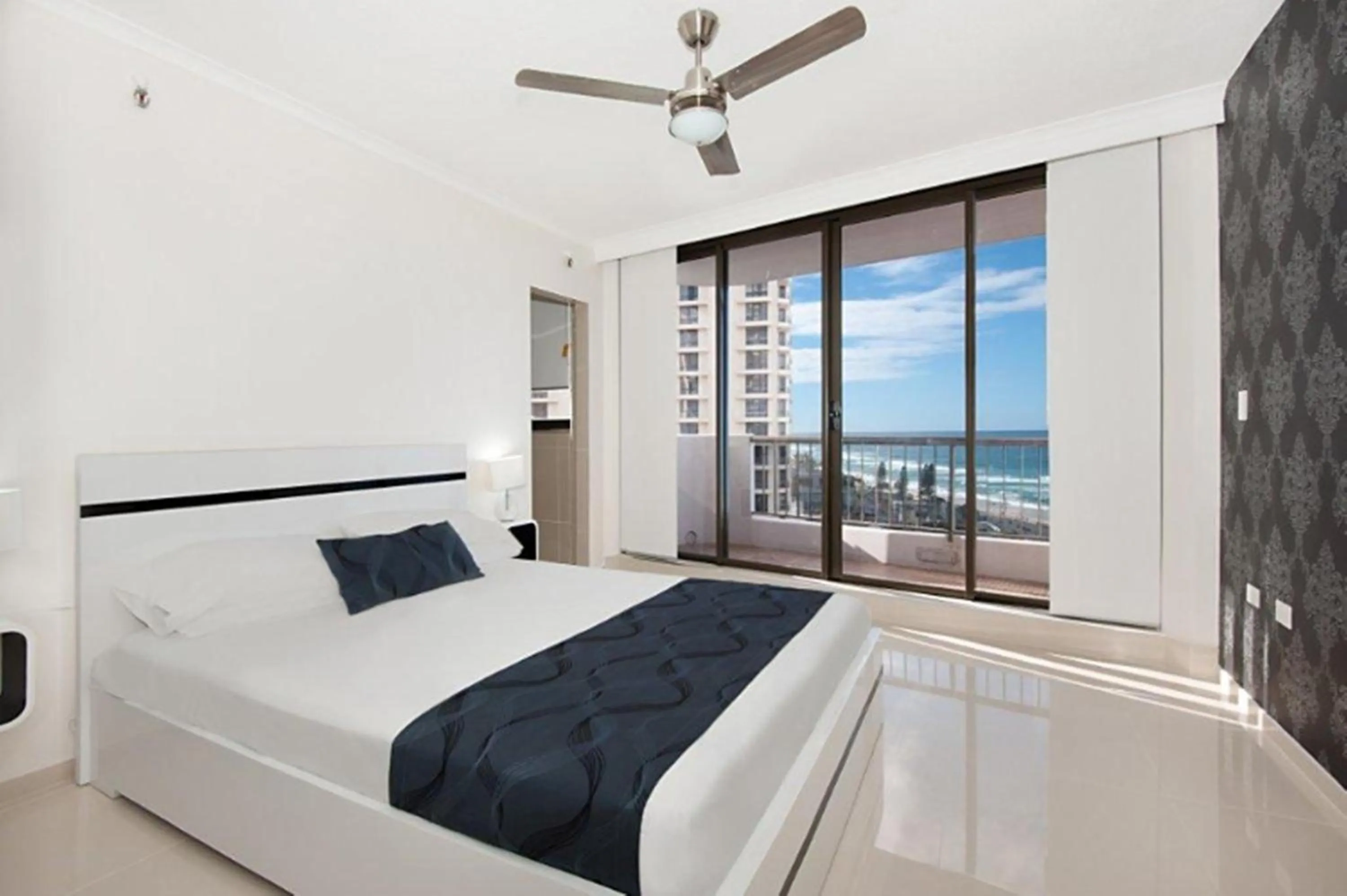 Bedroom, Bed in Surfers International Apartments