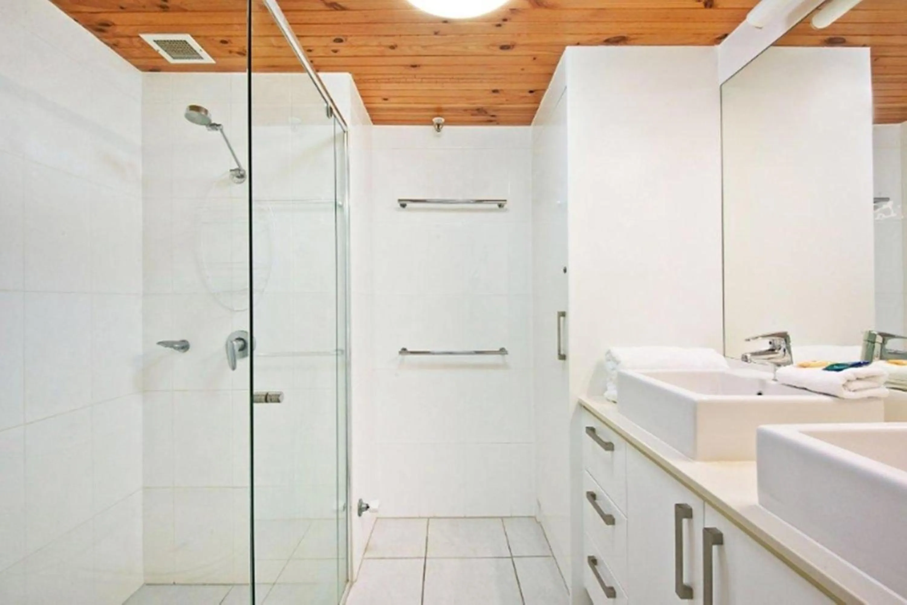 Bathroom in Surfers International Apartments