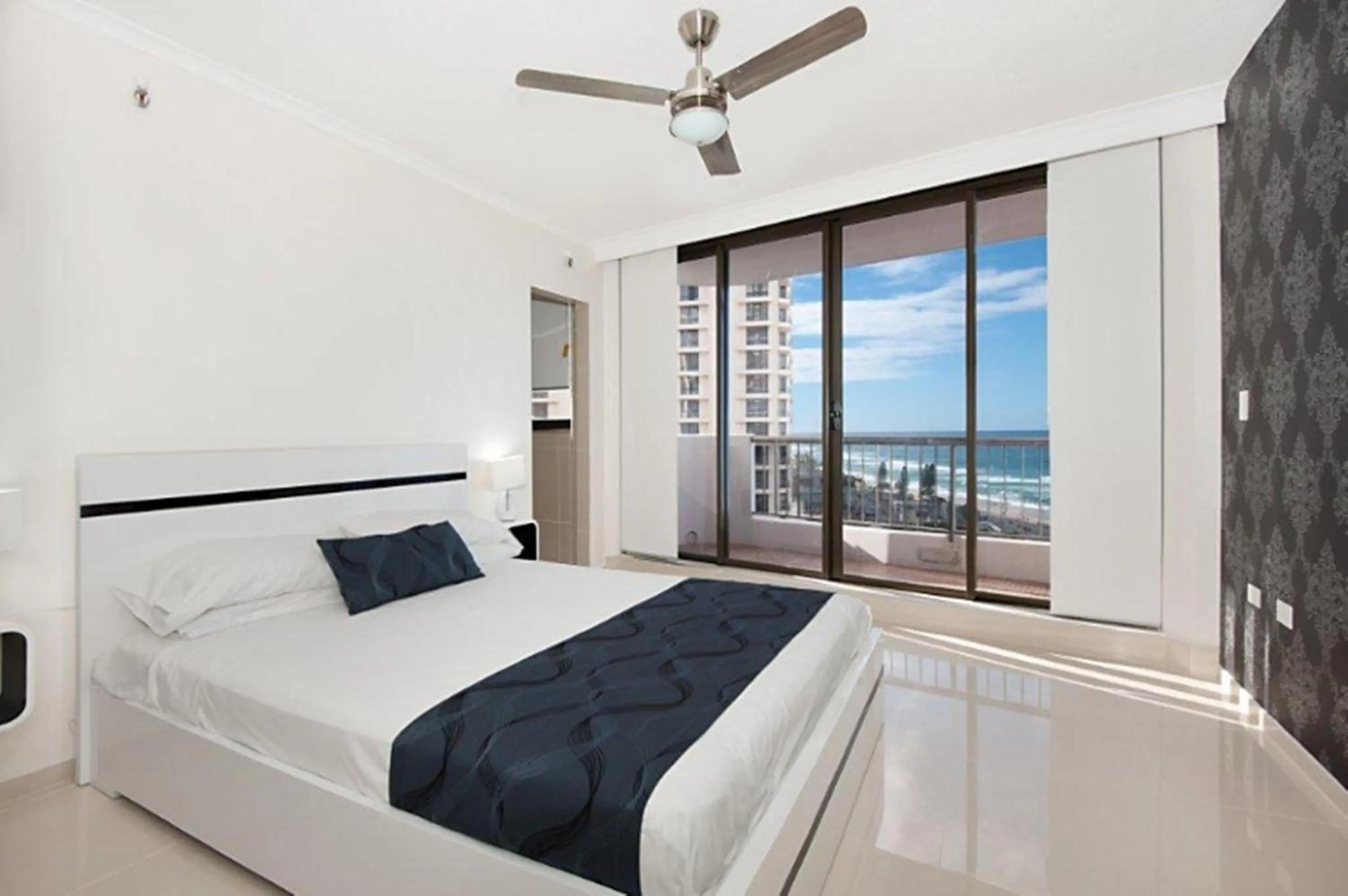 Bedroom, Bed in Surfers International Apartments