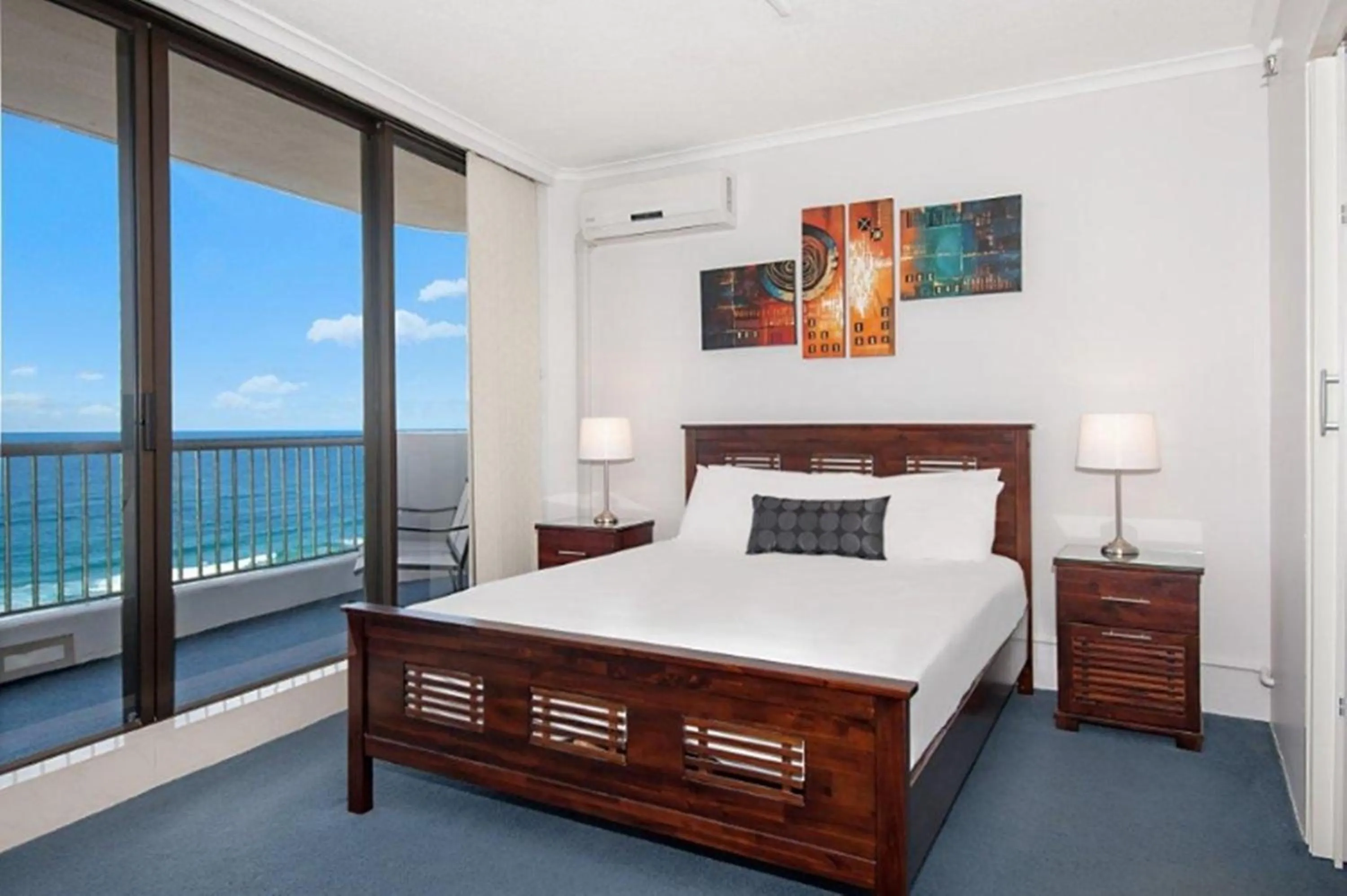 Bedroom, Bed in Surfers International Apartments