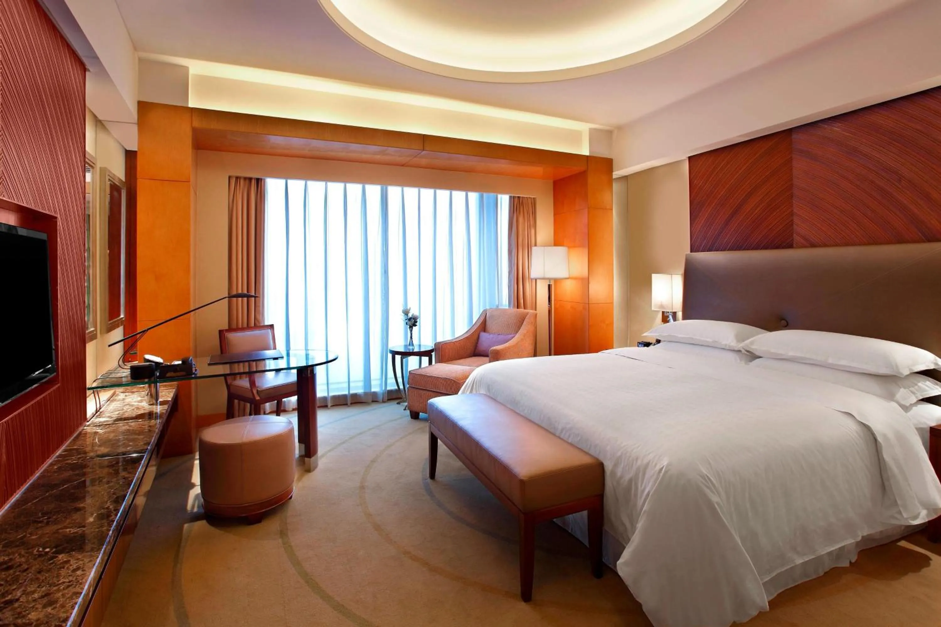 Photo of the whole room, Bed in Sheraton Jinzhou Hotel