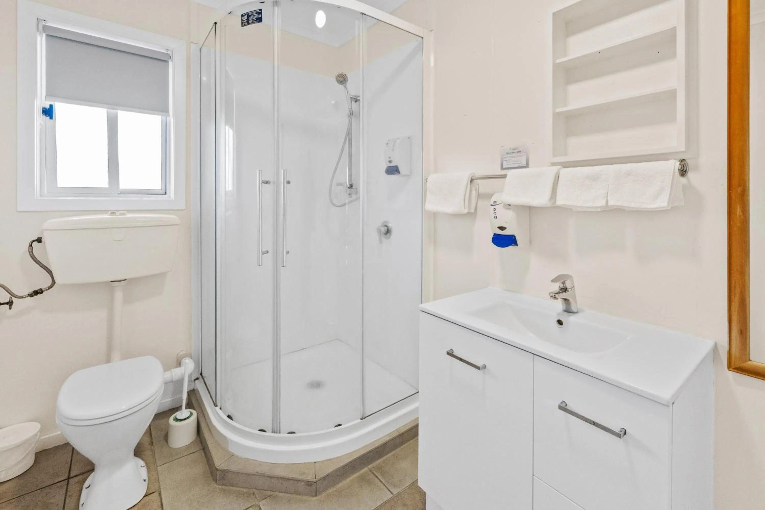 Bathroom in Kowhai Motel Rotorua