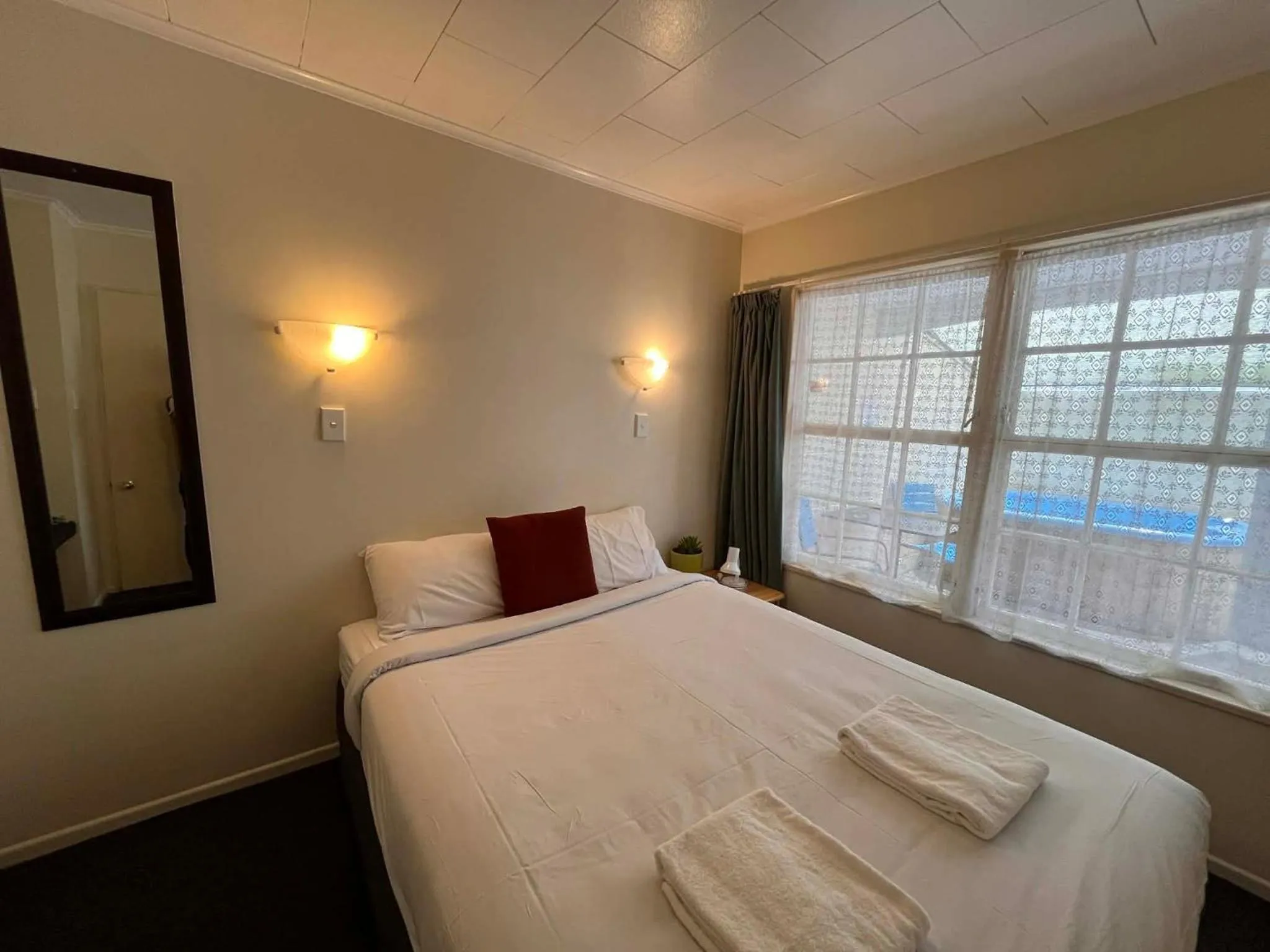 Bedroom, Bed in Kowhai Motel Rotorua