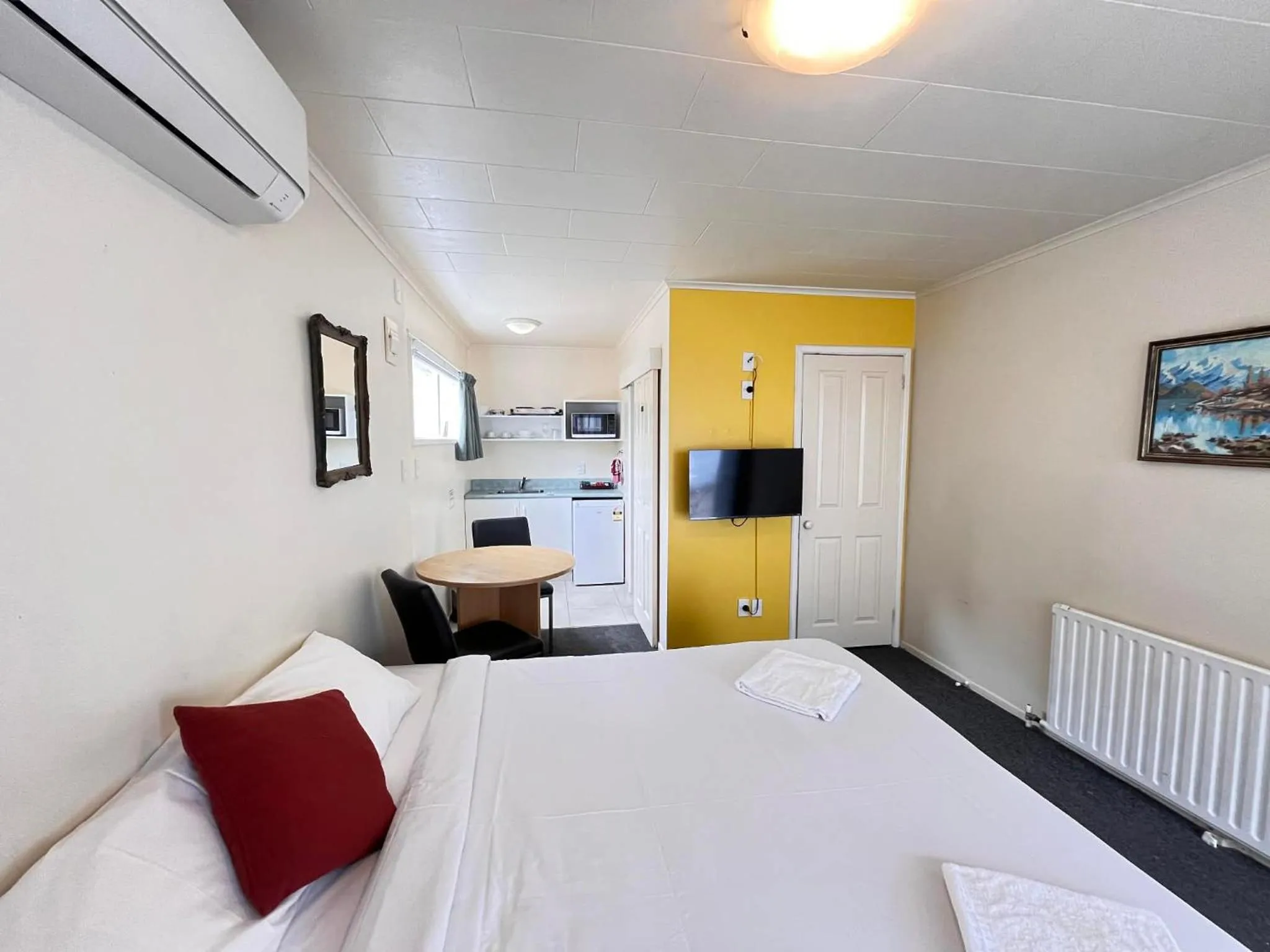 Living room, Bed in Kowhai Motel Rotorua