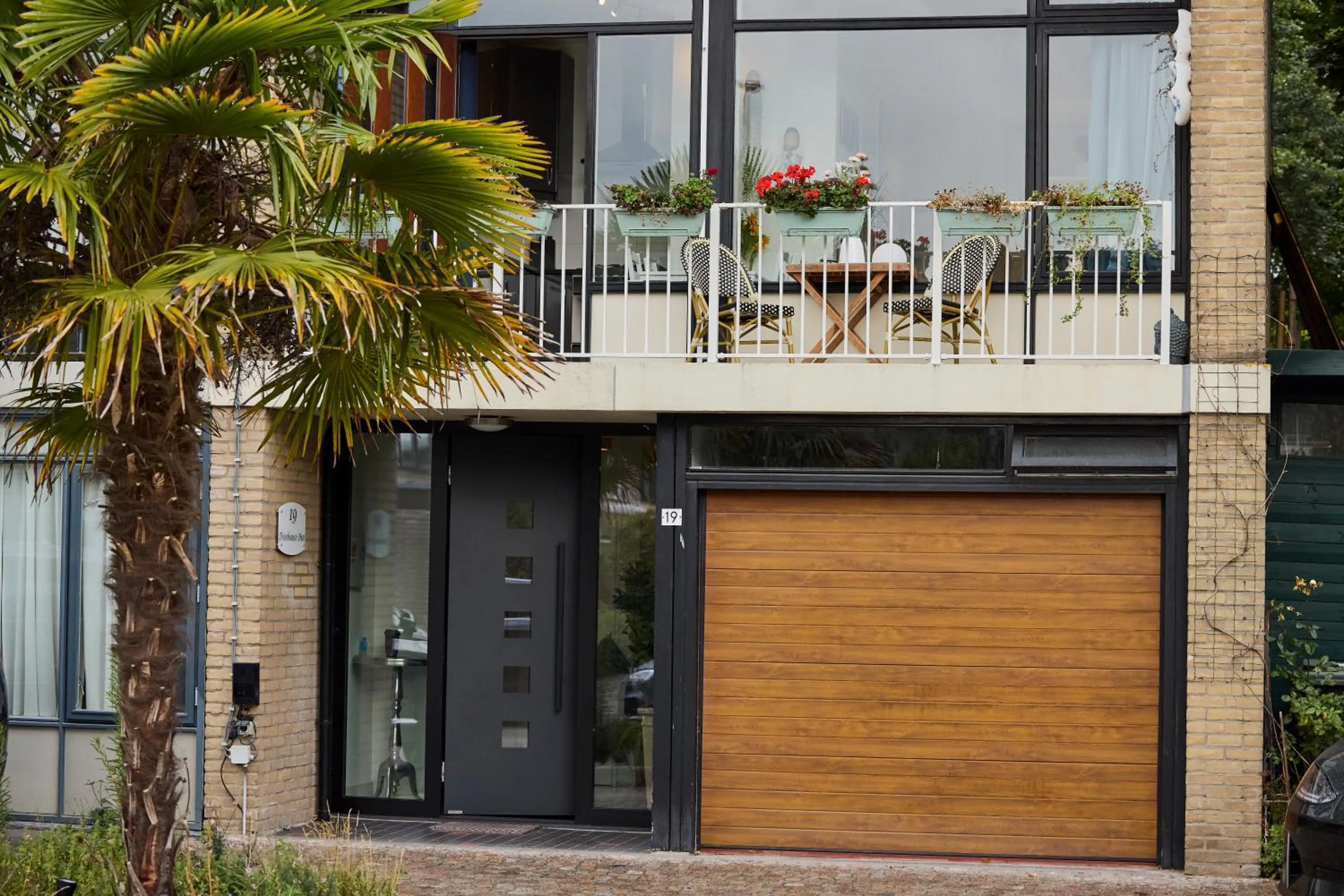 Facade/entrance in Treehouse Inn