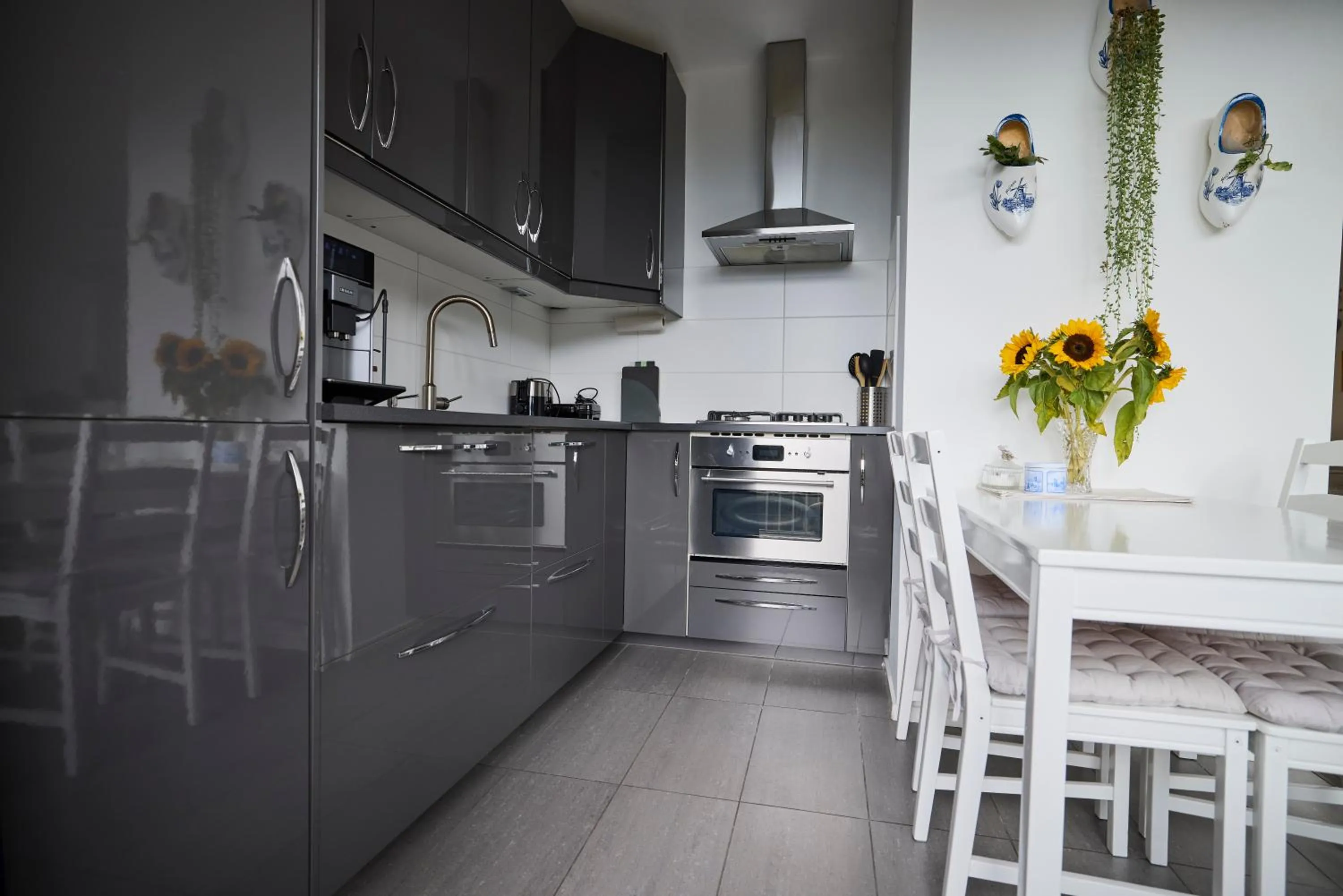kitchen in Treehouse Inn