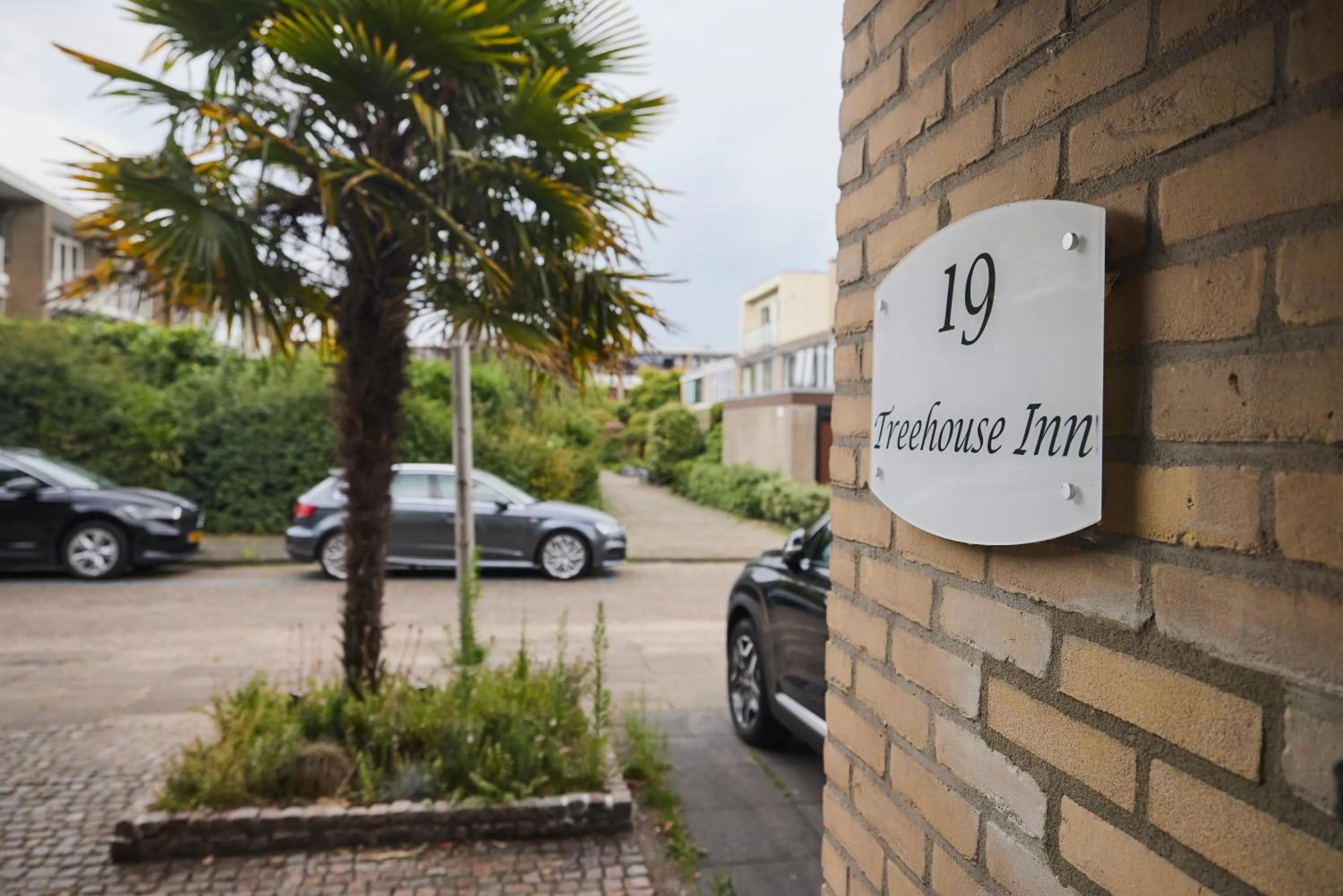 Facade/entrance in Treehouse Inn
