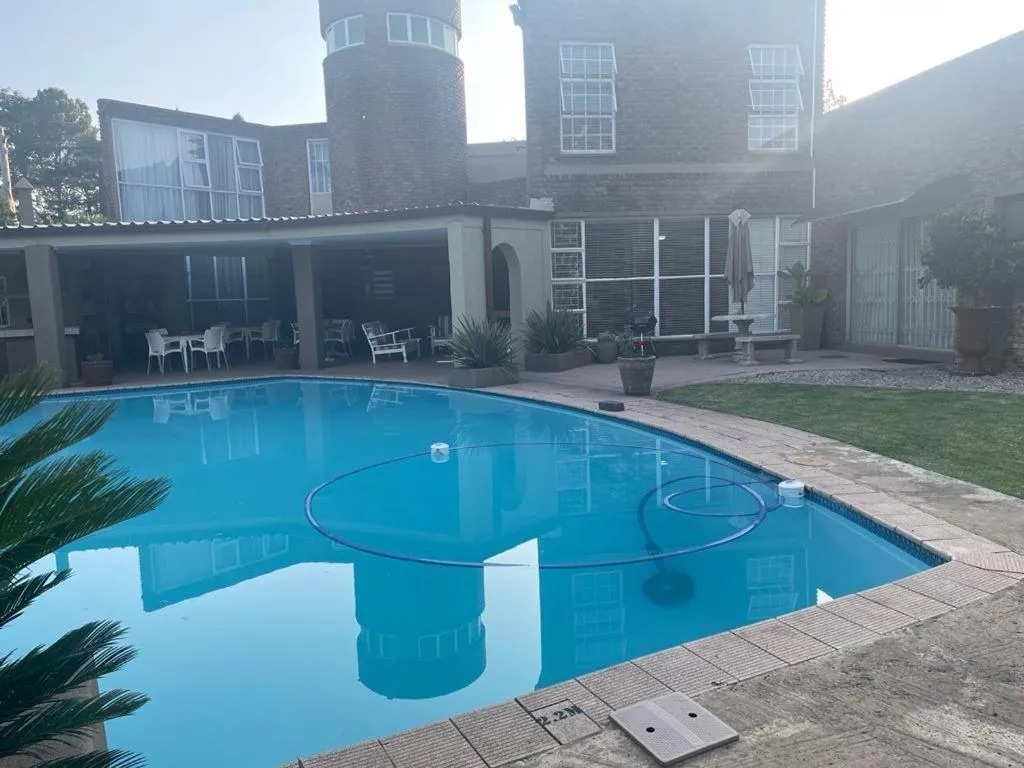 Swimming pool in 4B on Delius str