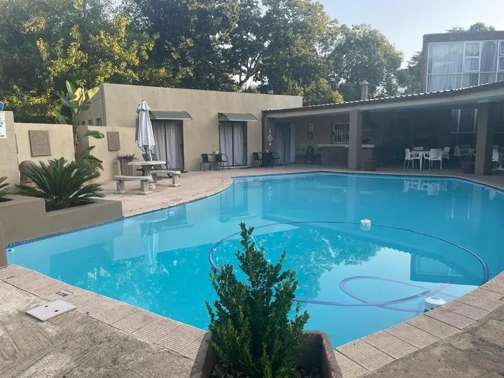 Deluxe Double or Twin Room with Pool Access - single occupancy in 4B on Delius str Deluxe Double or Twin Room with Pool Access - single occupancy in 4B on Delius str