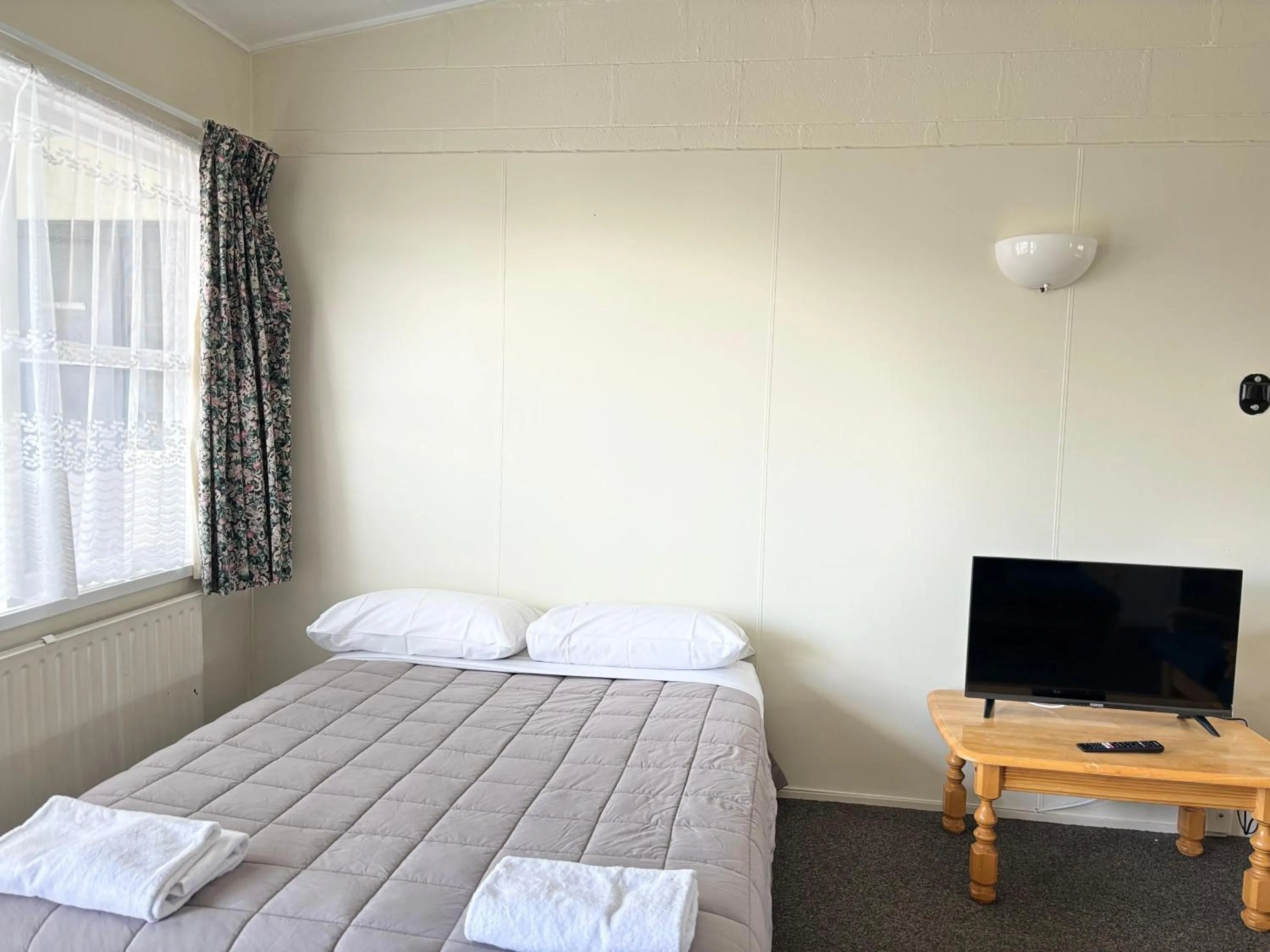 Bed in Manhattan Motel