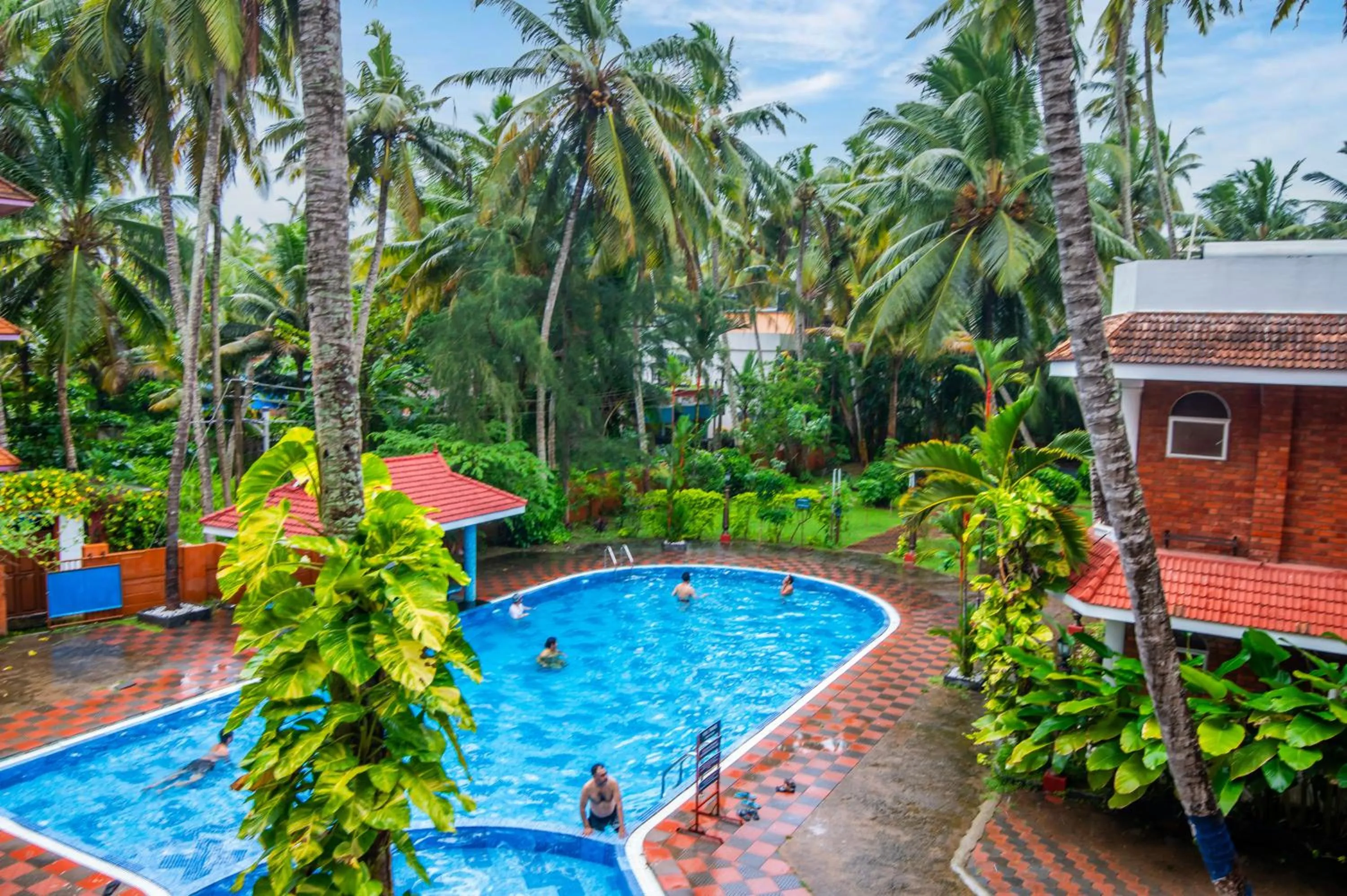 Swimming pool in Jasmine Palace