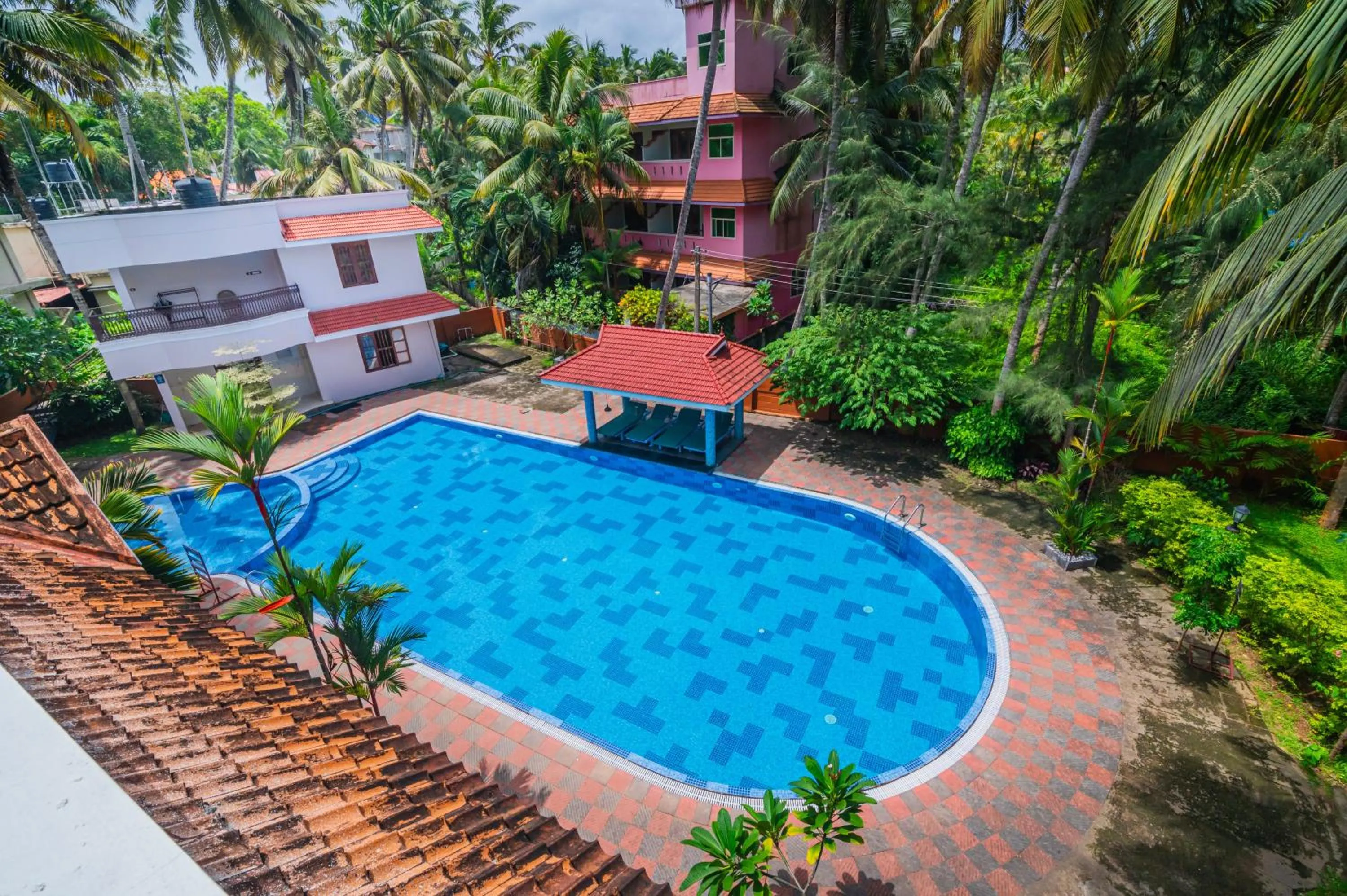 Swimming pool in Jasmine Palace