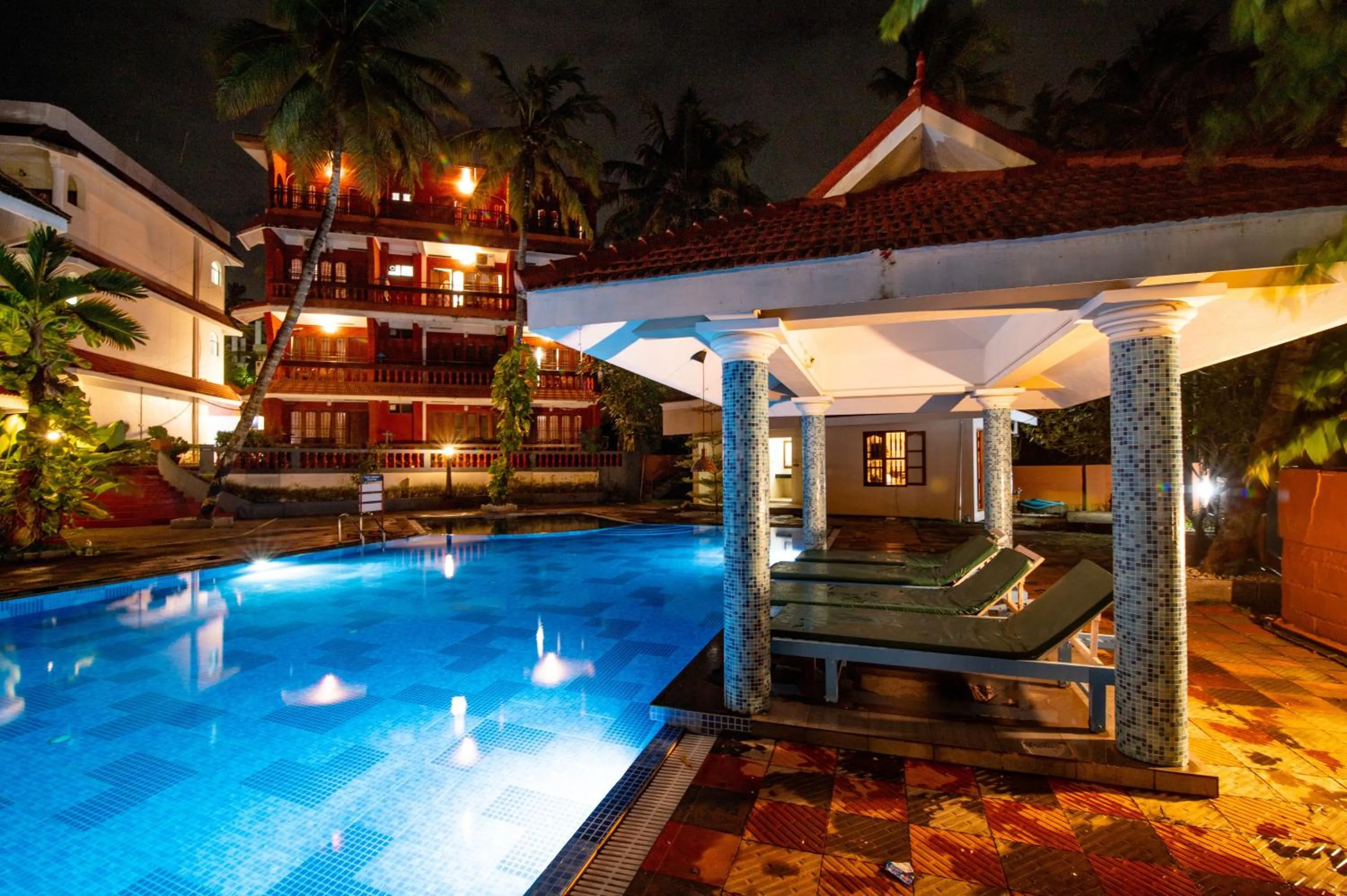 Swimming pool in Jasmine Palace