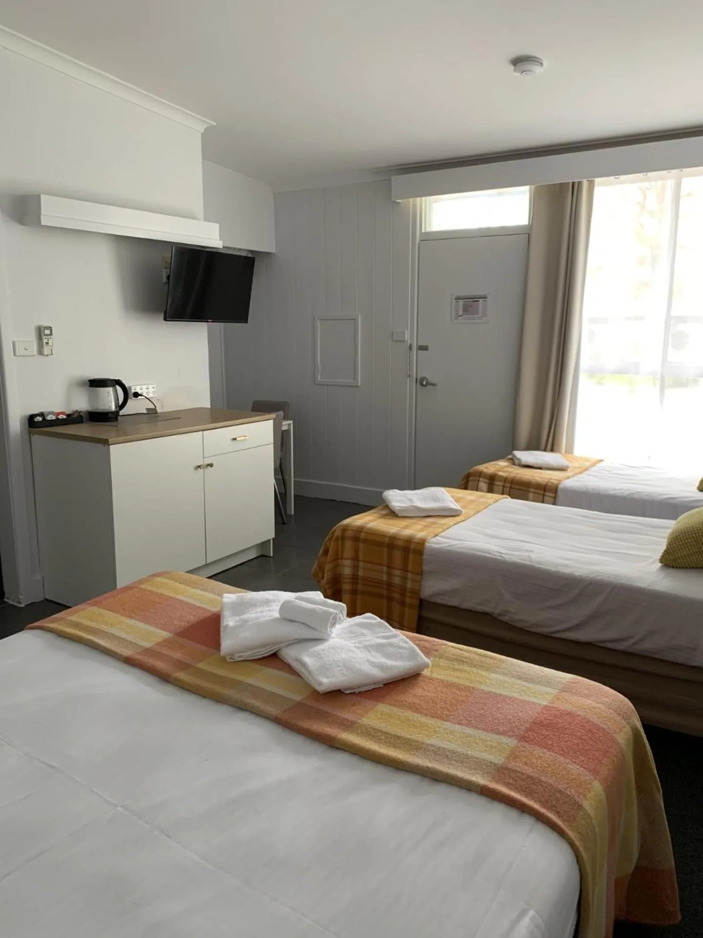 Bed in Meeniyan Motel