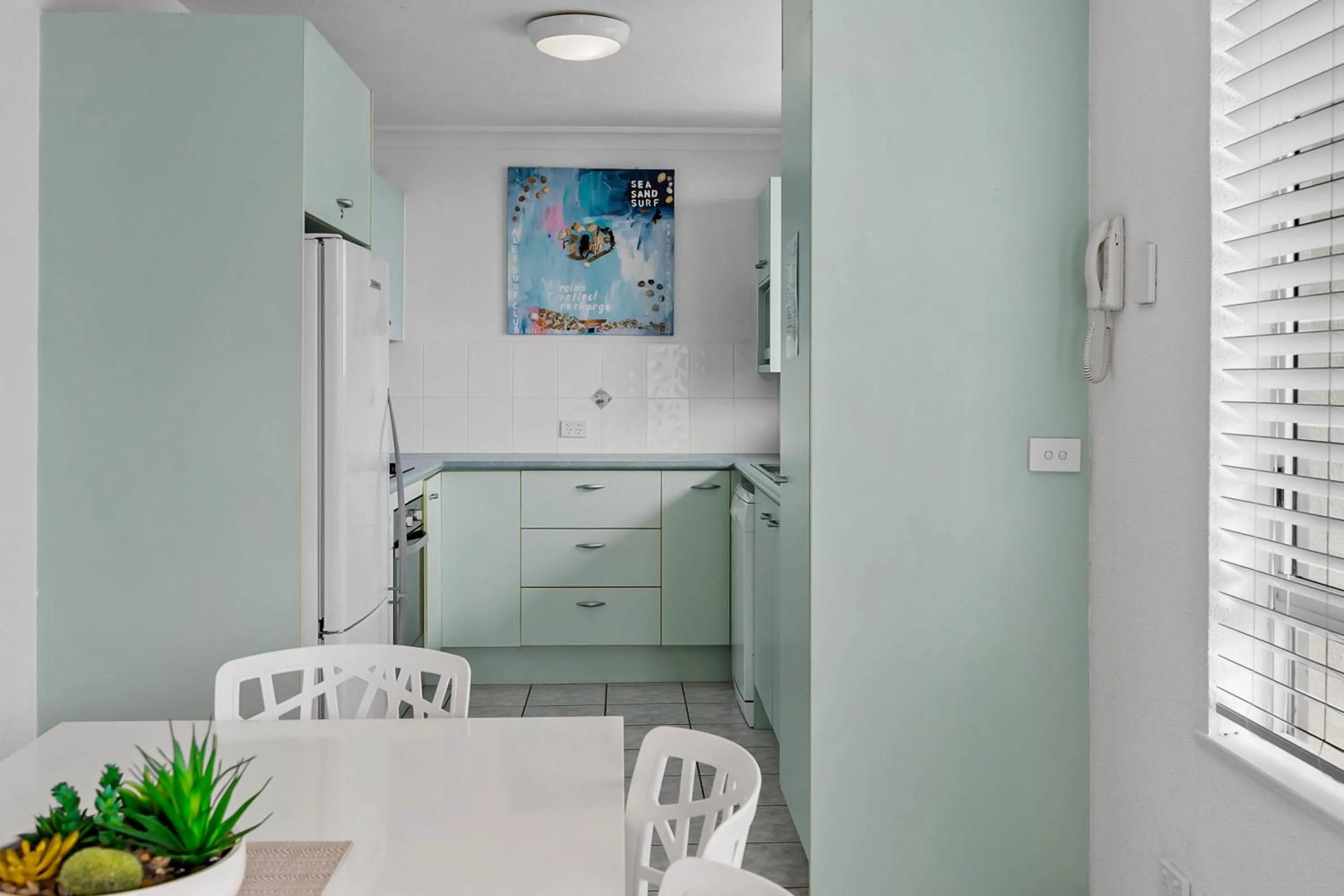 Kitchen or kitchenette in Mandolin Beachfront Resort