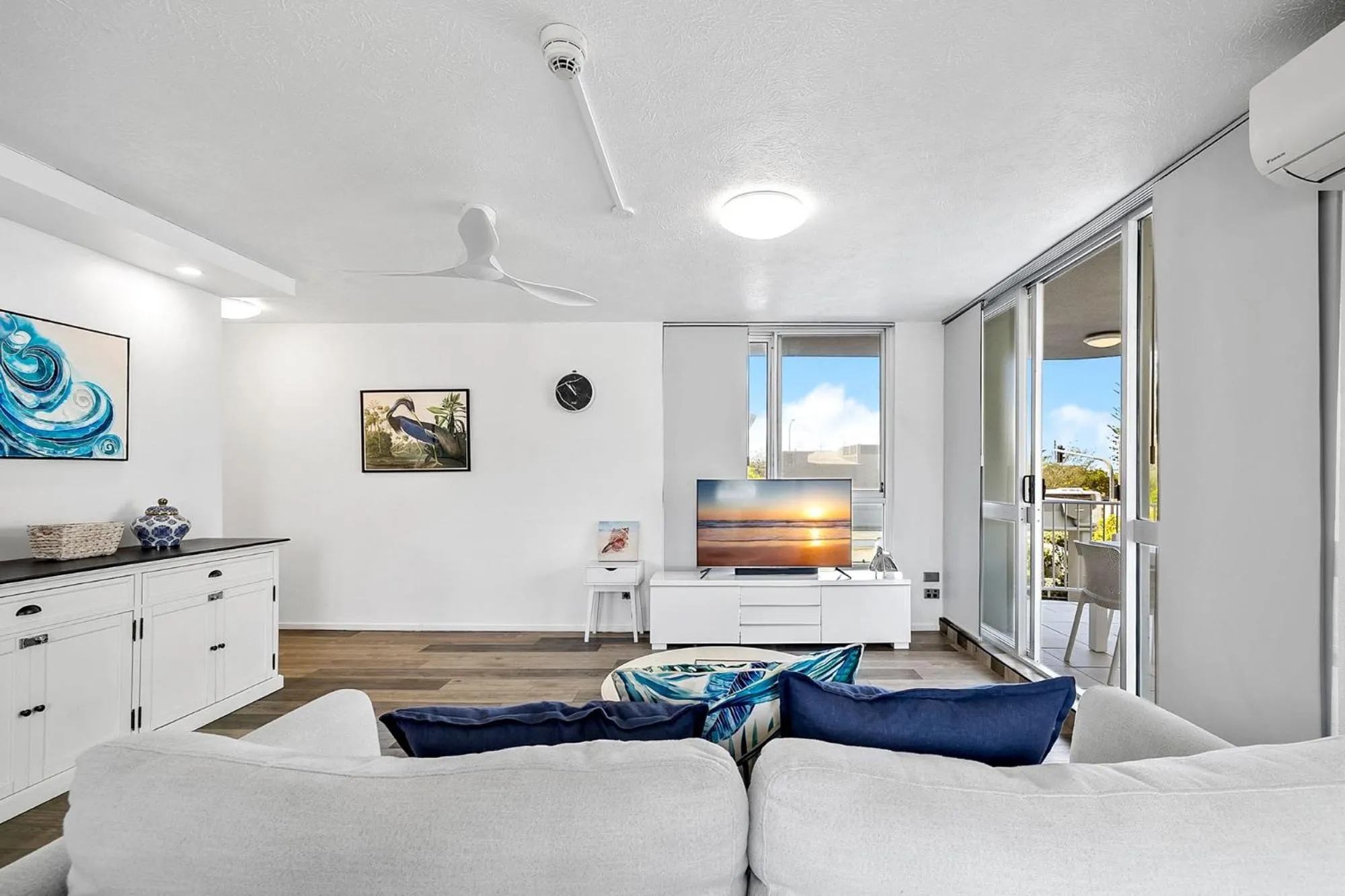 Living room, Bed in Mandolin Beachfront Resort