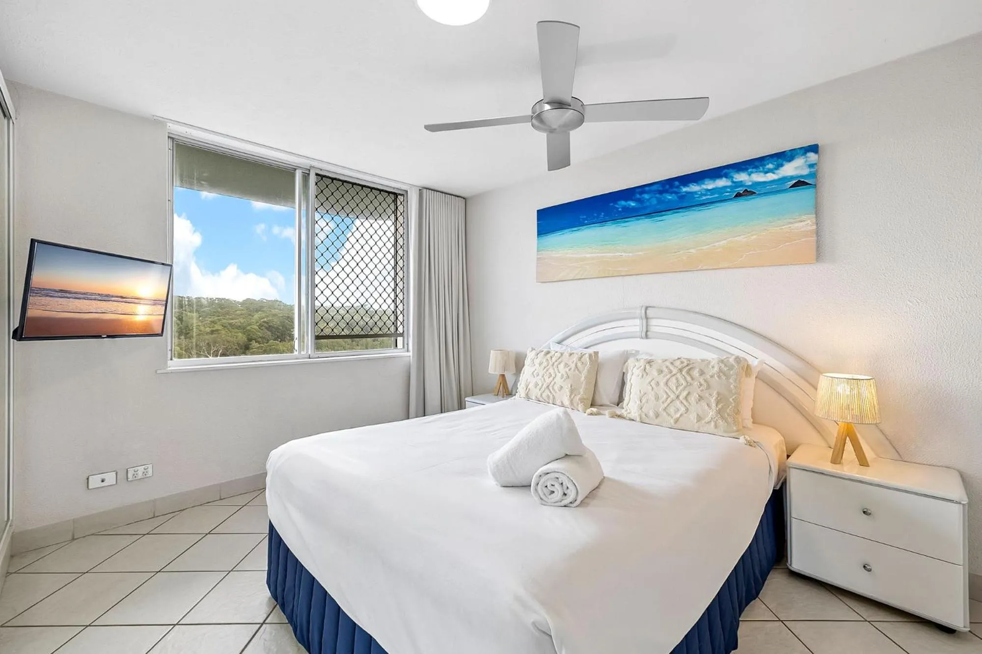 Bedroom, Bed in Mandolin Beachfront Resort