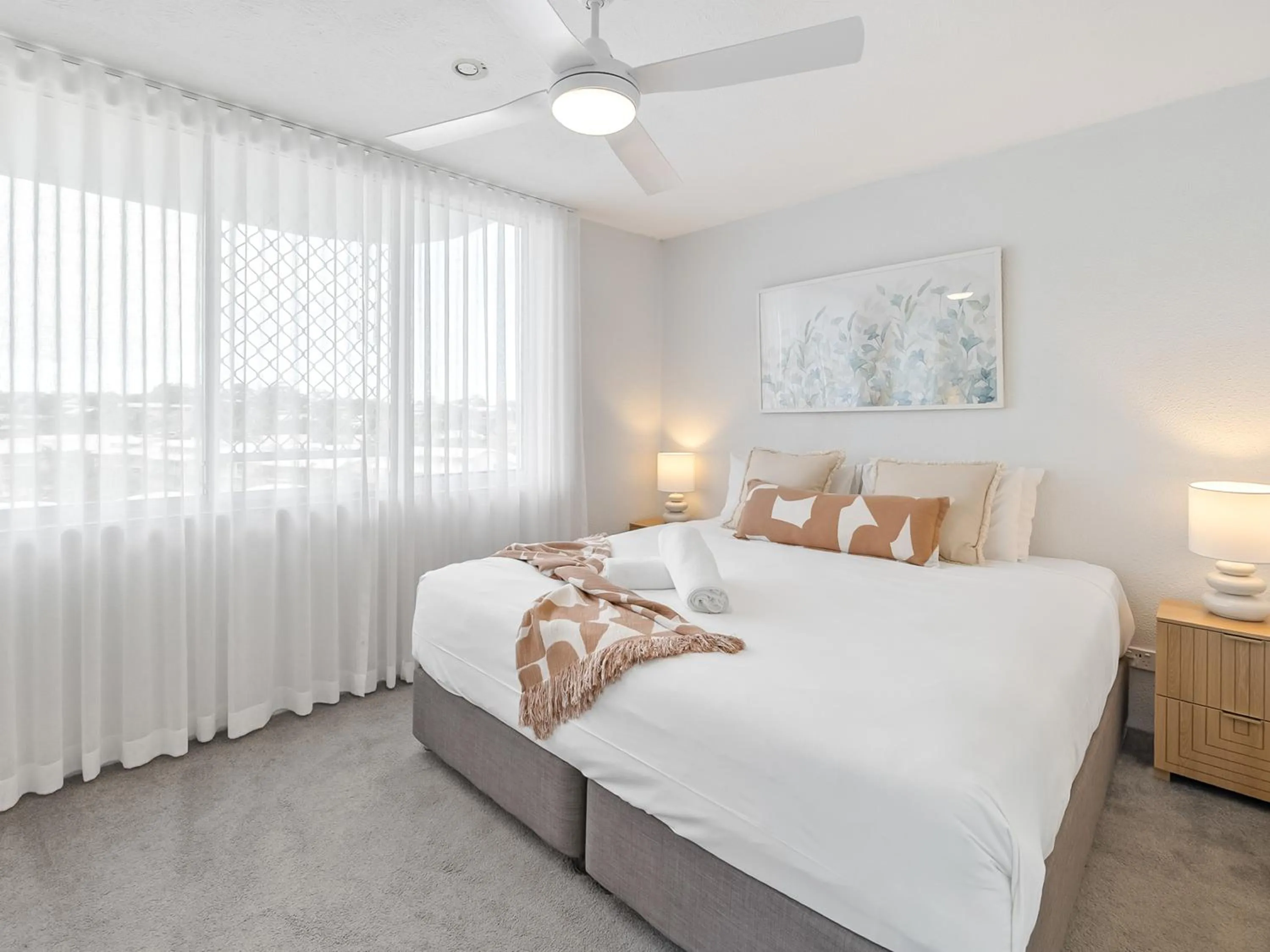 Bedroom, Bed in Mandolin Beachfront Resort