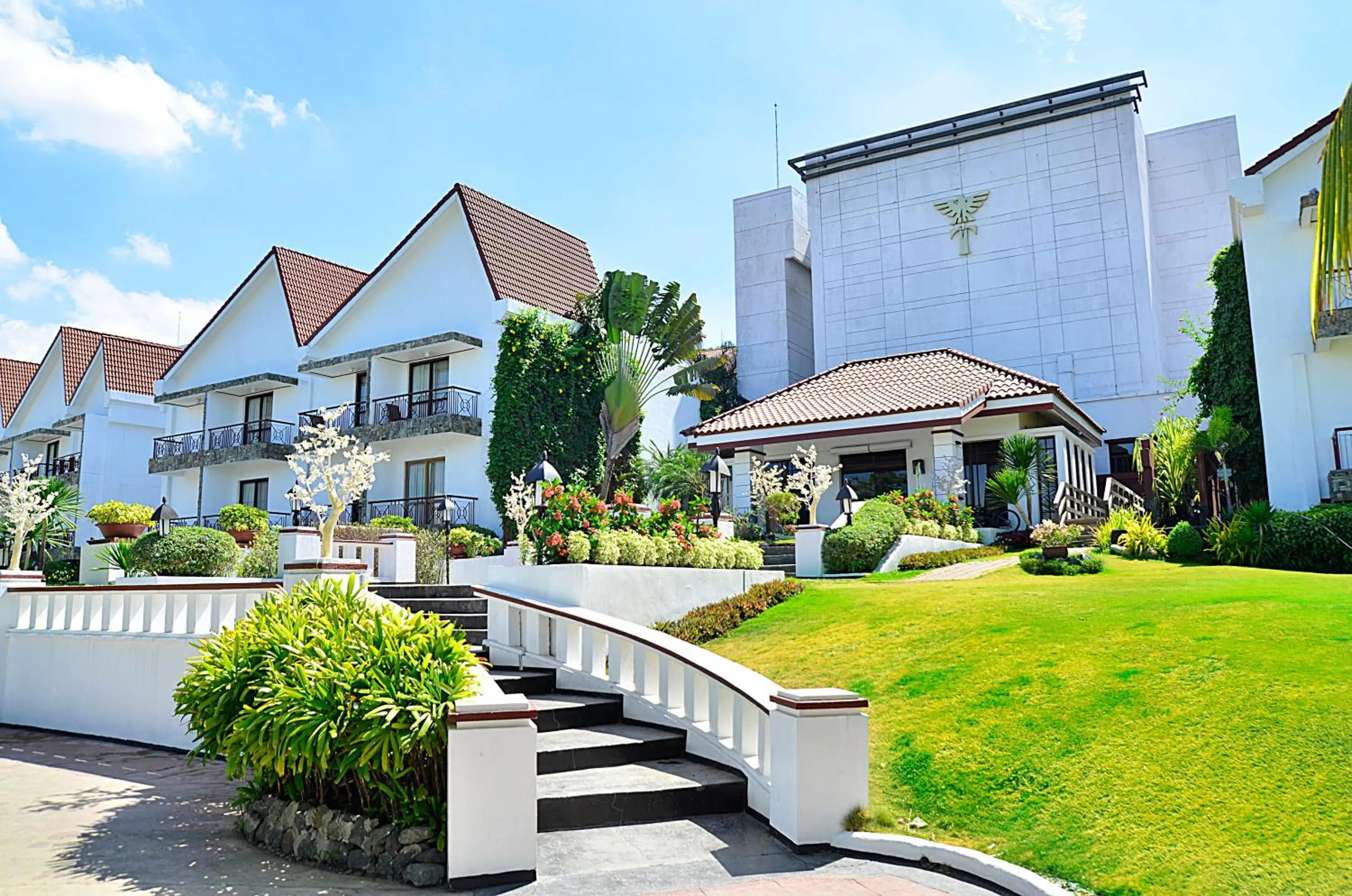 Facade/entrance in Thunderbird Resorts - Rizal