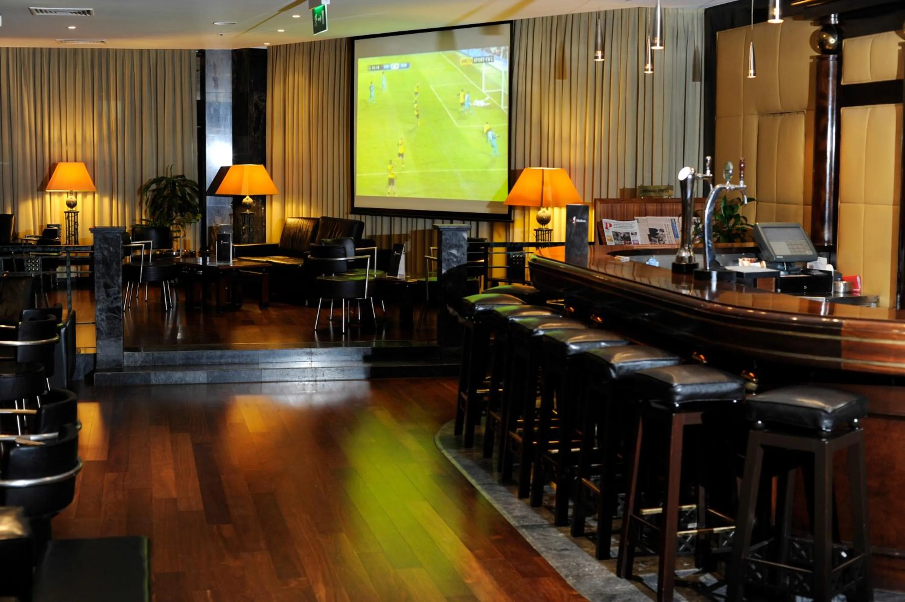 Lounge or bar in Radisson Blu Hotel Lisbon