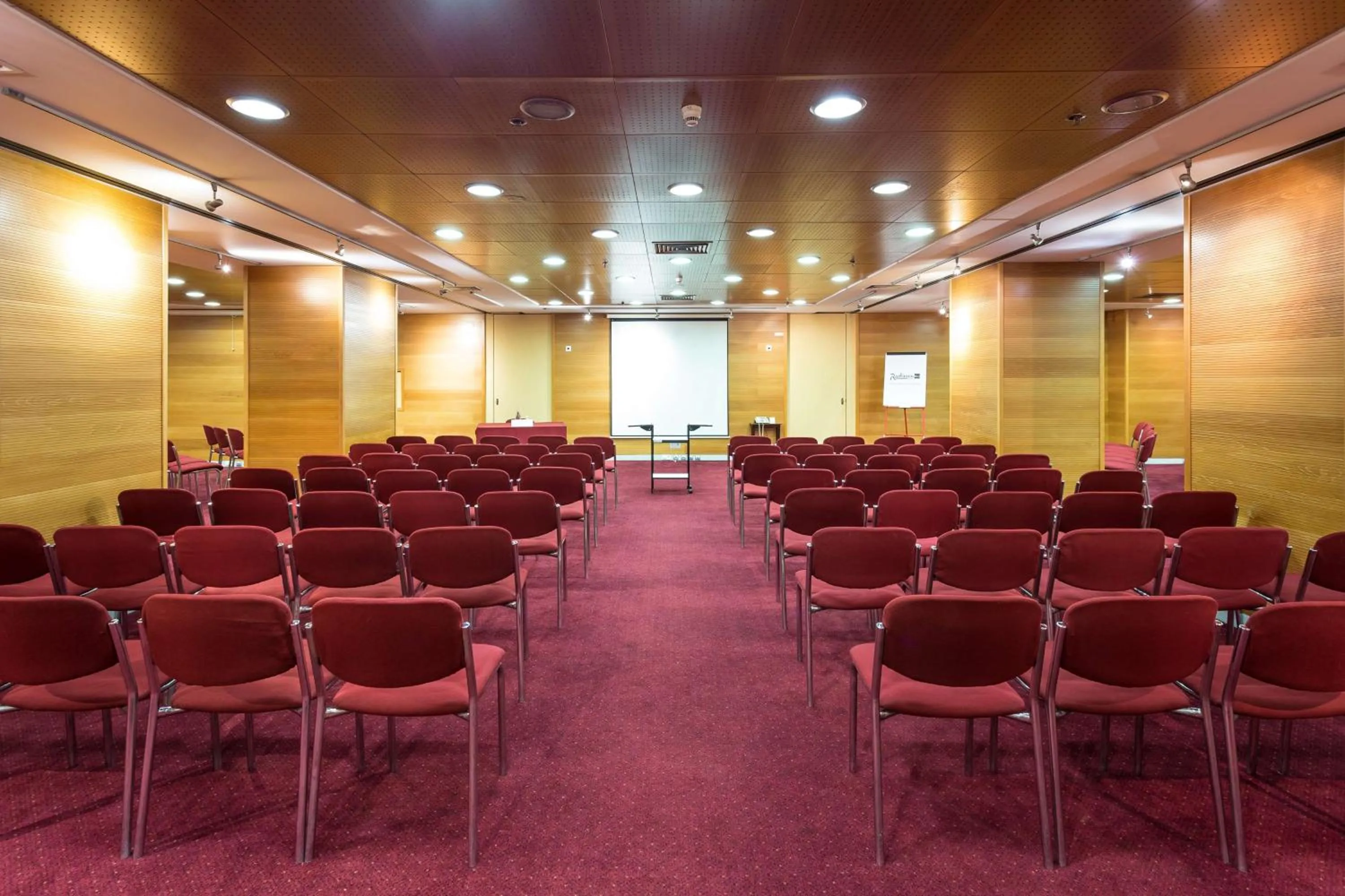 Meeting/conference room in Radisson Blu Hotel Lisbon