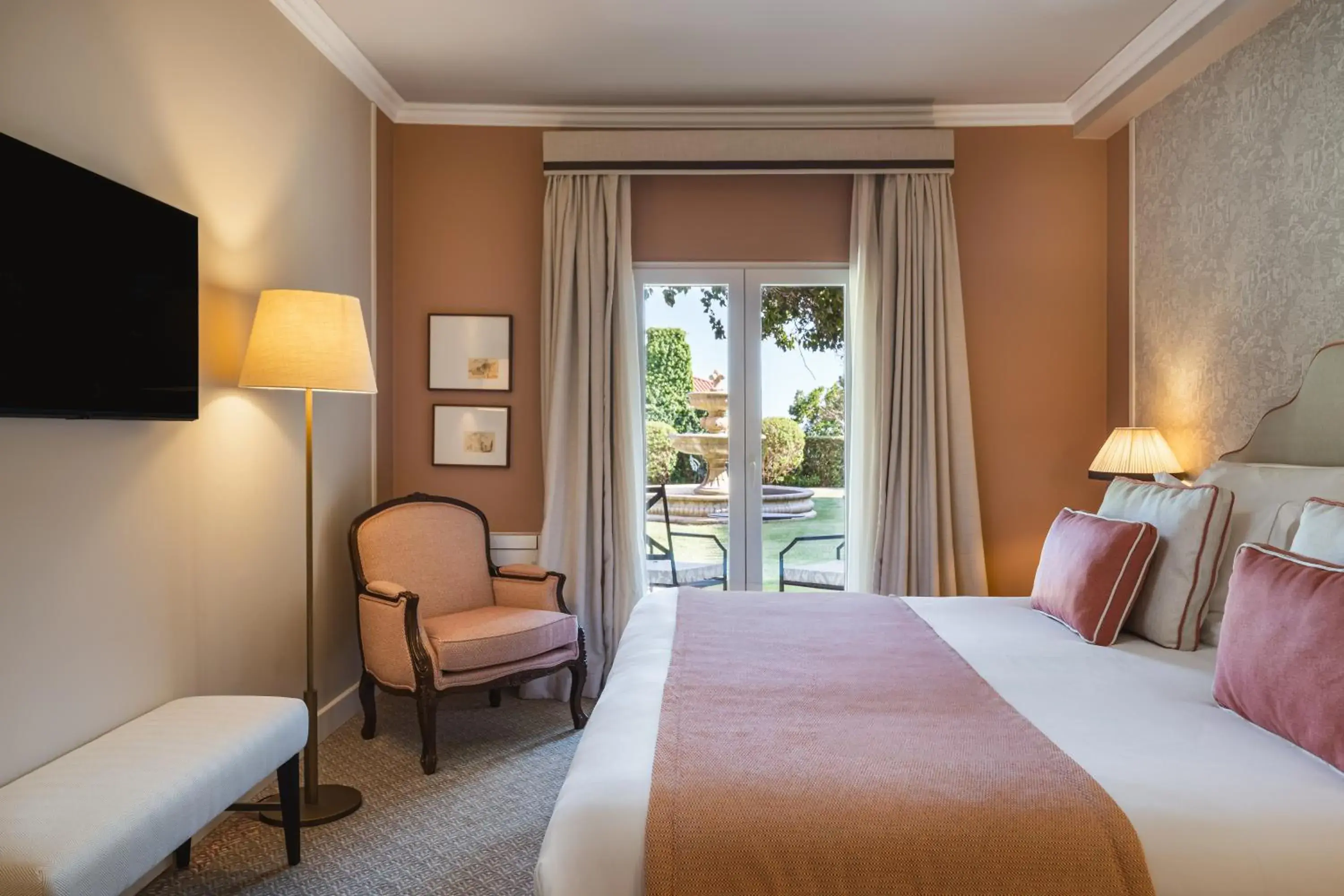 Deluxe Double Room with Side Sea View and Garden Access and Spa Access in Longevity Senses - Cascais Boutique Hotel - Adults Only Deluxe Double Room with Side Sea View and Garden Access and Spa Access in Longevity Senses - Cascais Boutique Hotel - Adults Only