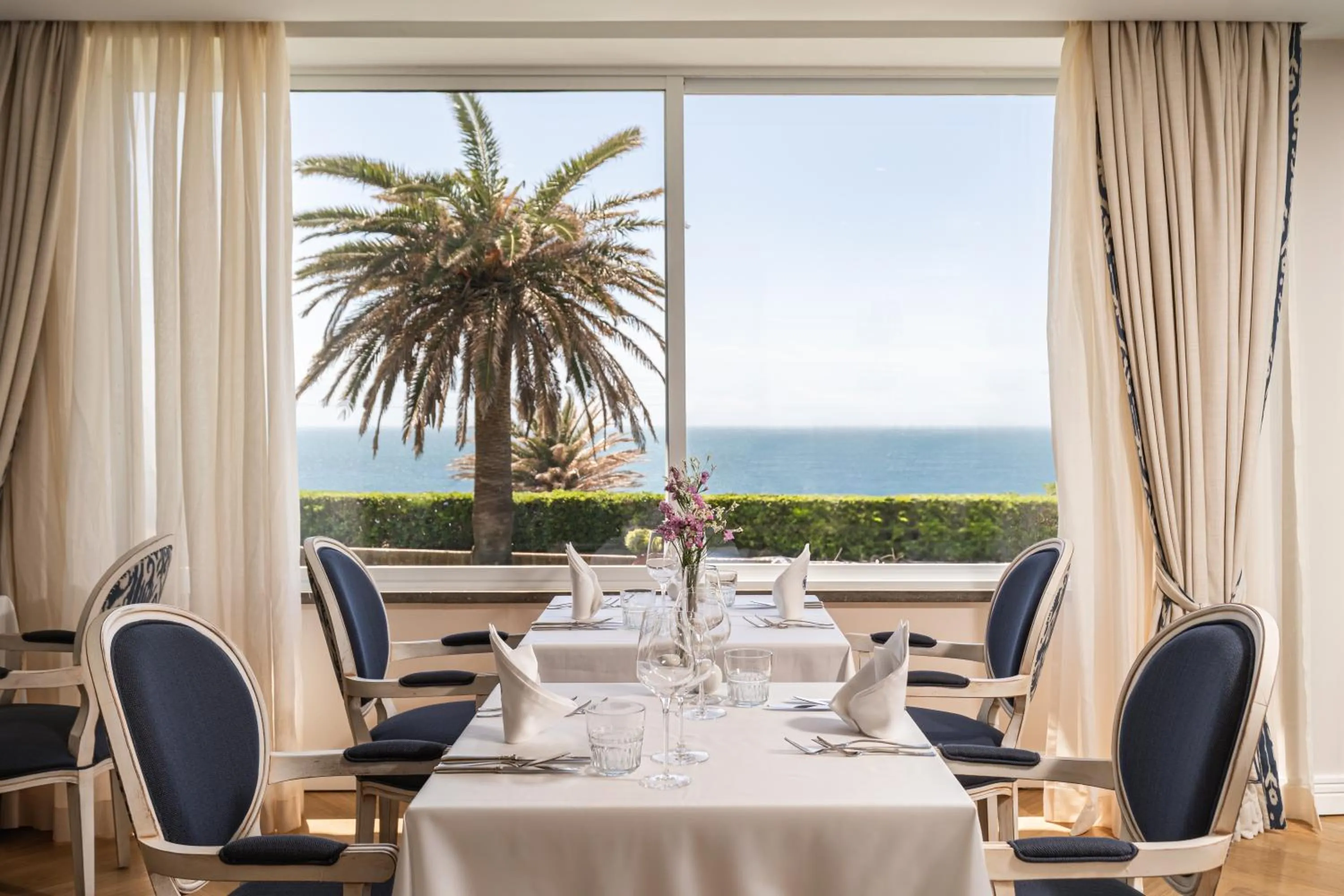 Restaurant/places to eat in Longevity Senses - Cascais Boutique Hotel - Adults Only