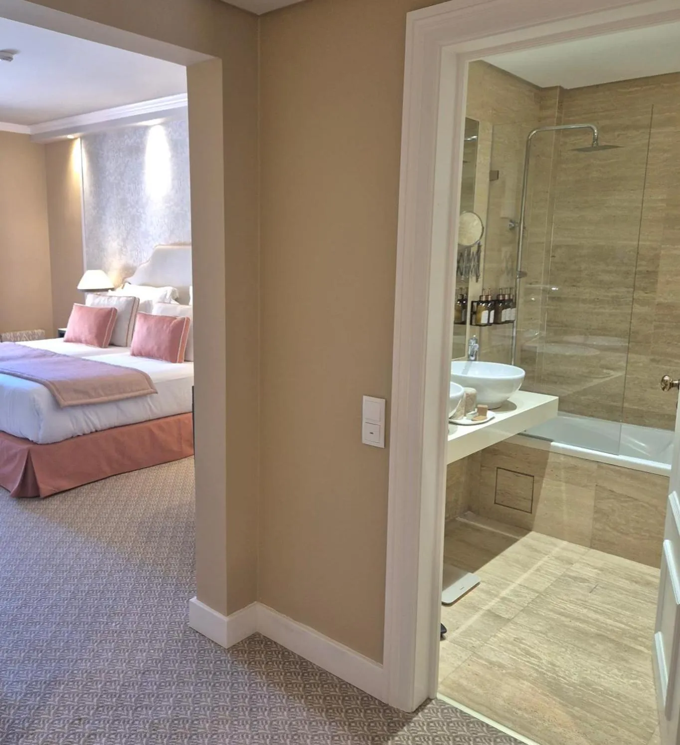 Bedroom, Bed in Longevity Senses - Cascais Boutique Hotel - Adults Only