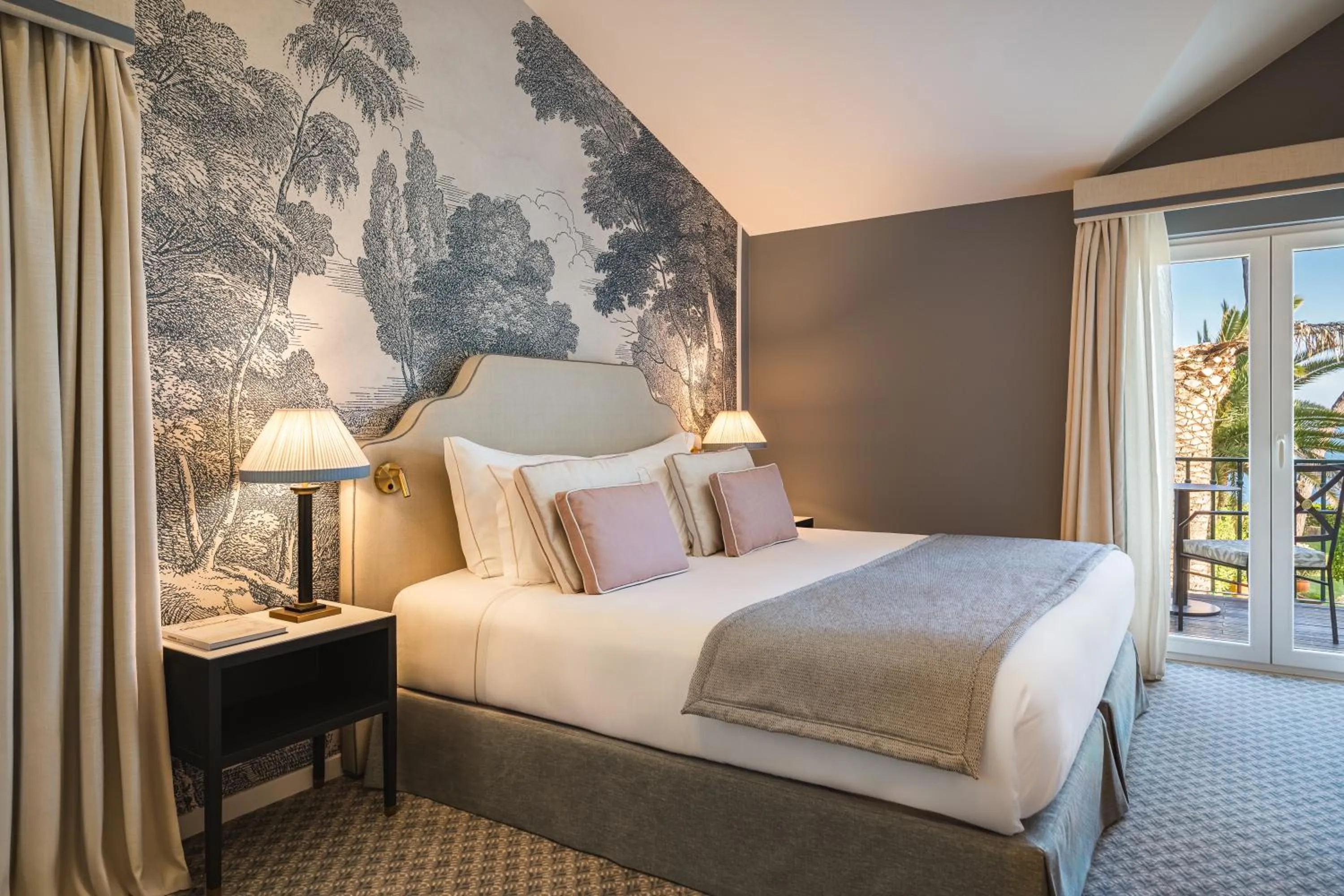Bedroom, Bed in Longevity Senses - Cascais Boutique Hotel - Adults Only