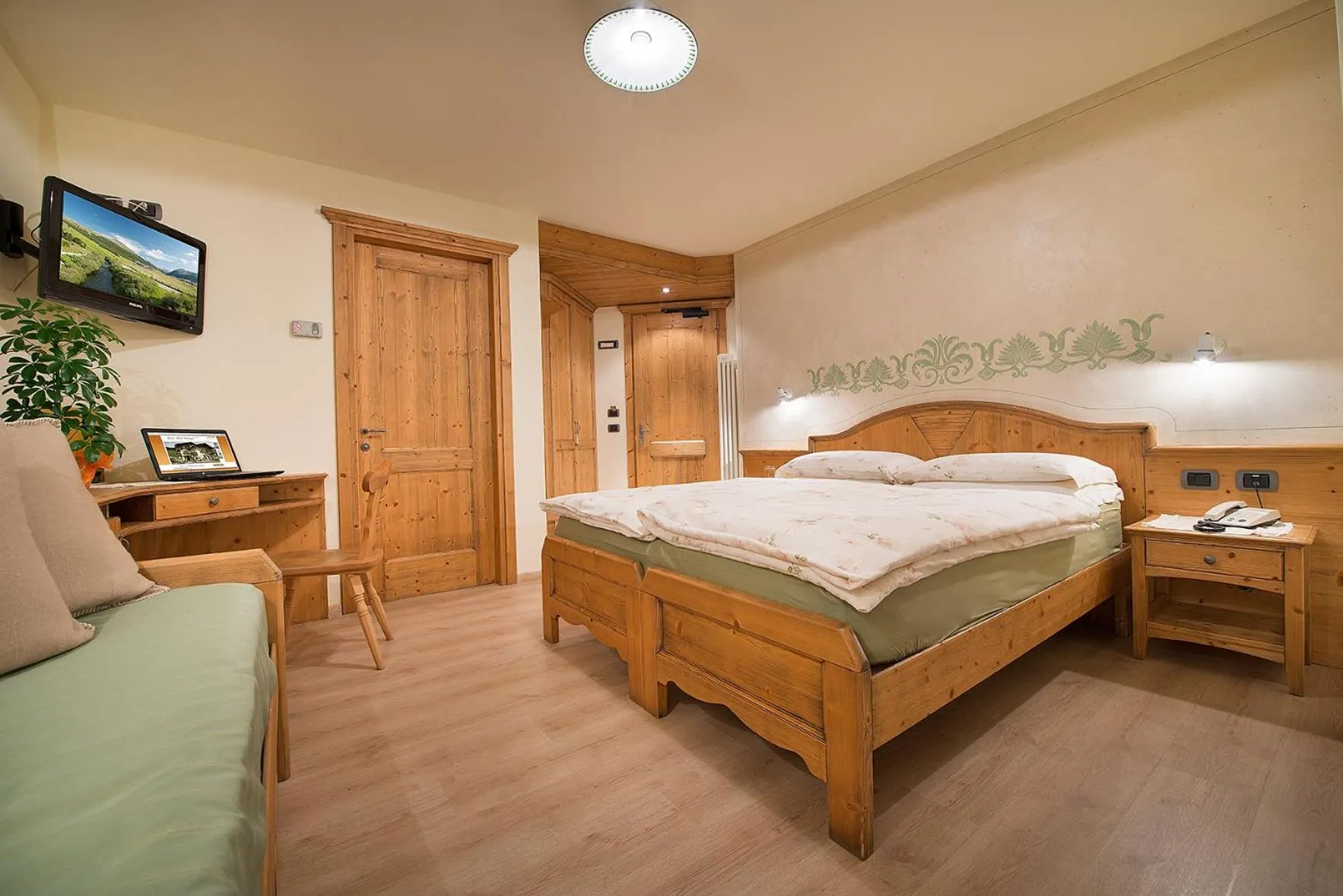 Photo of the whole room, Bed in Hotel Costanza Mountain Holiday