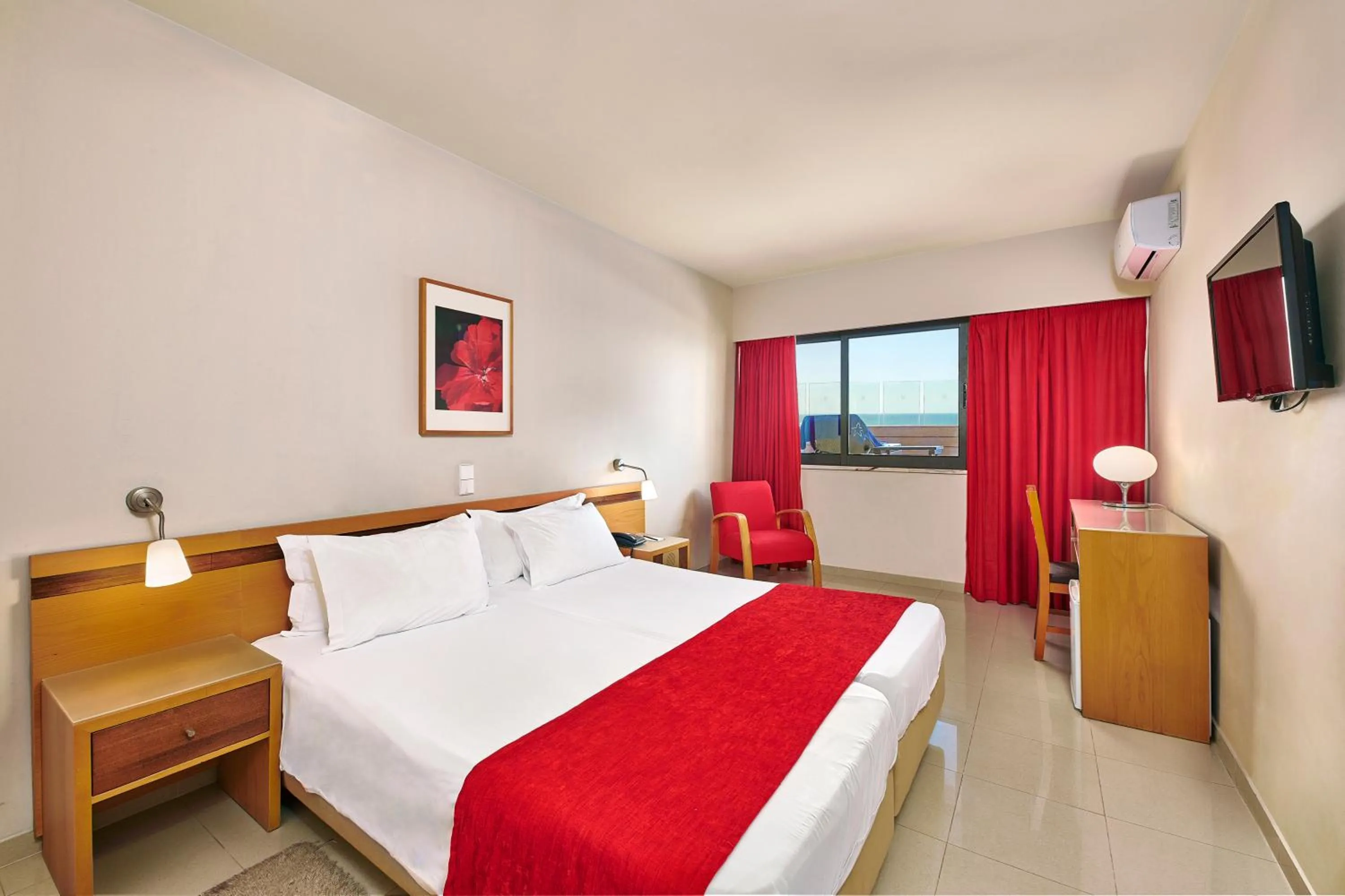 Bed in Rocamar Exclusive Hotel & Spa - Adults Only