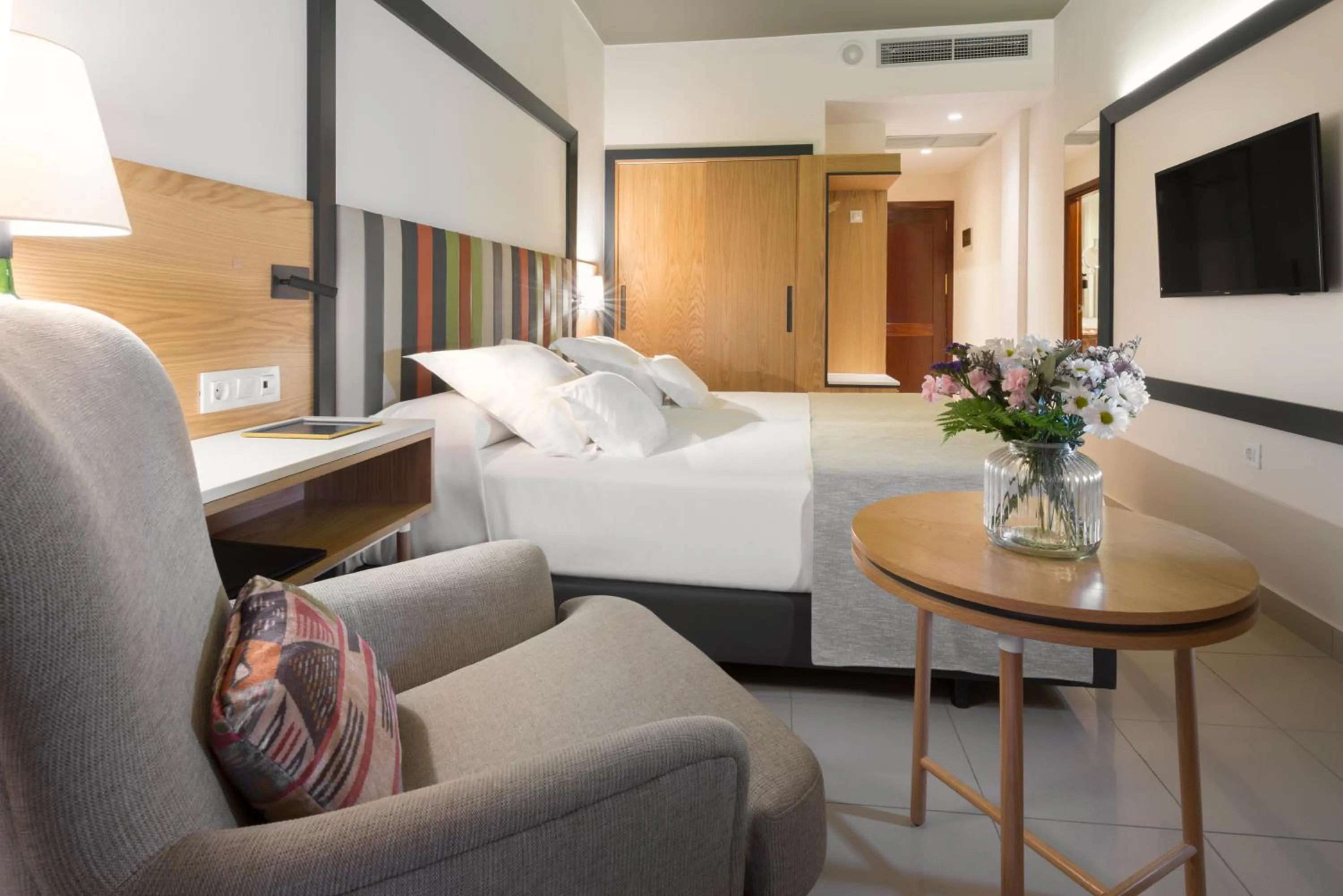 Photo of the whole room, Bed in Hotel Gran Rey