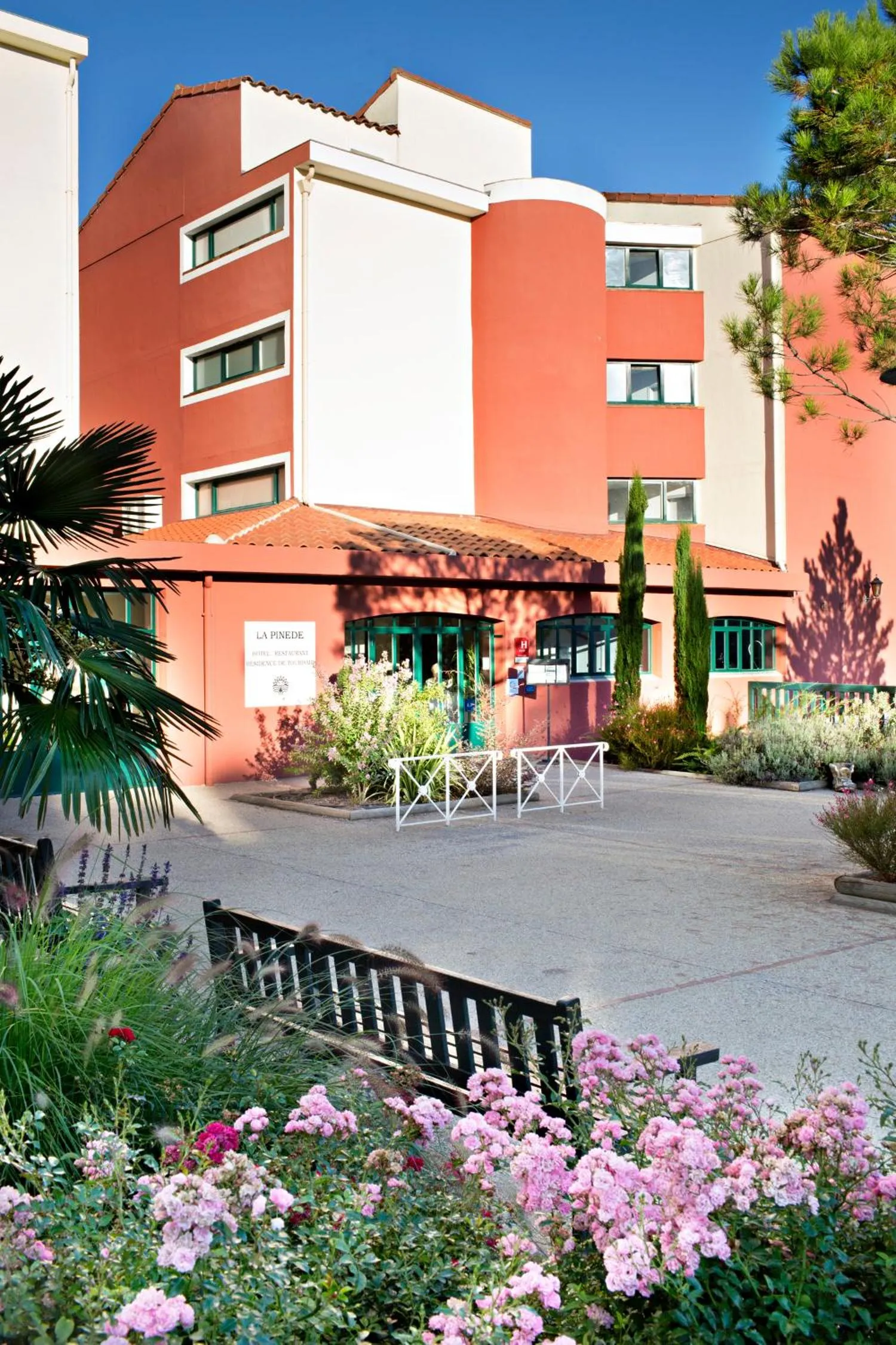 Property building in Hôtel-Résidence la Pinède