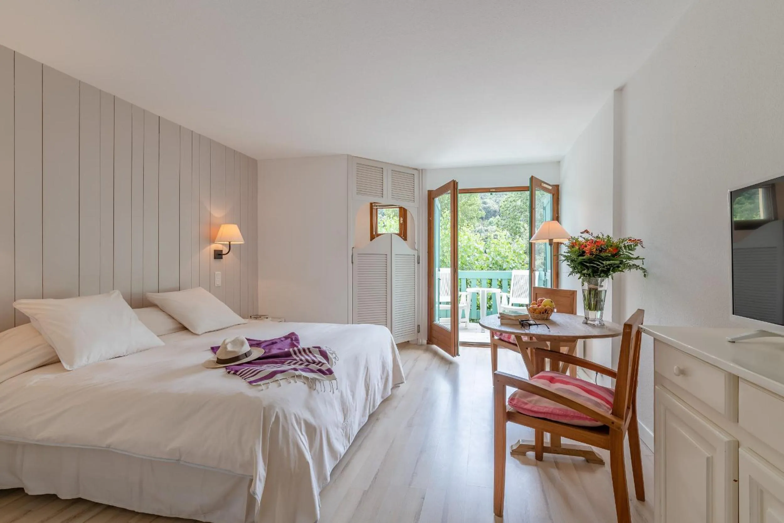 Photo of the whole room, Bed in Hôtel-Résidence la Pinède