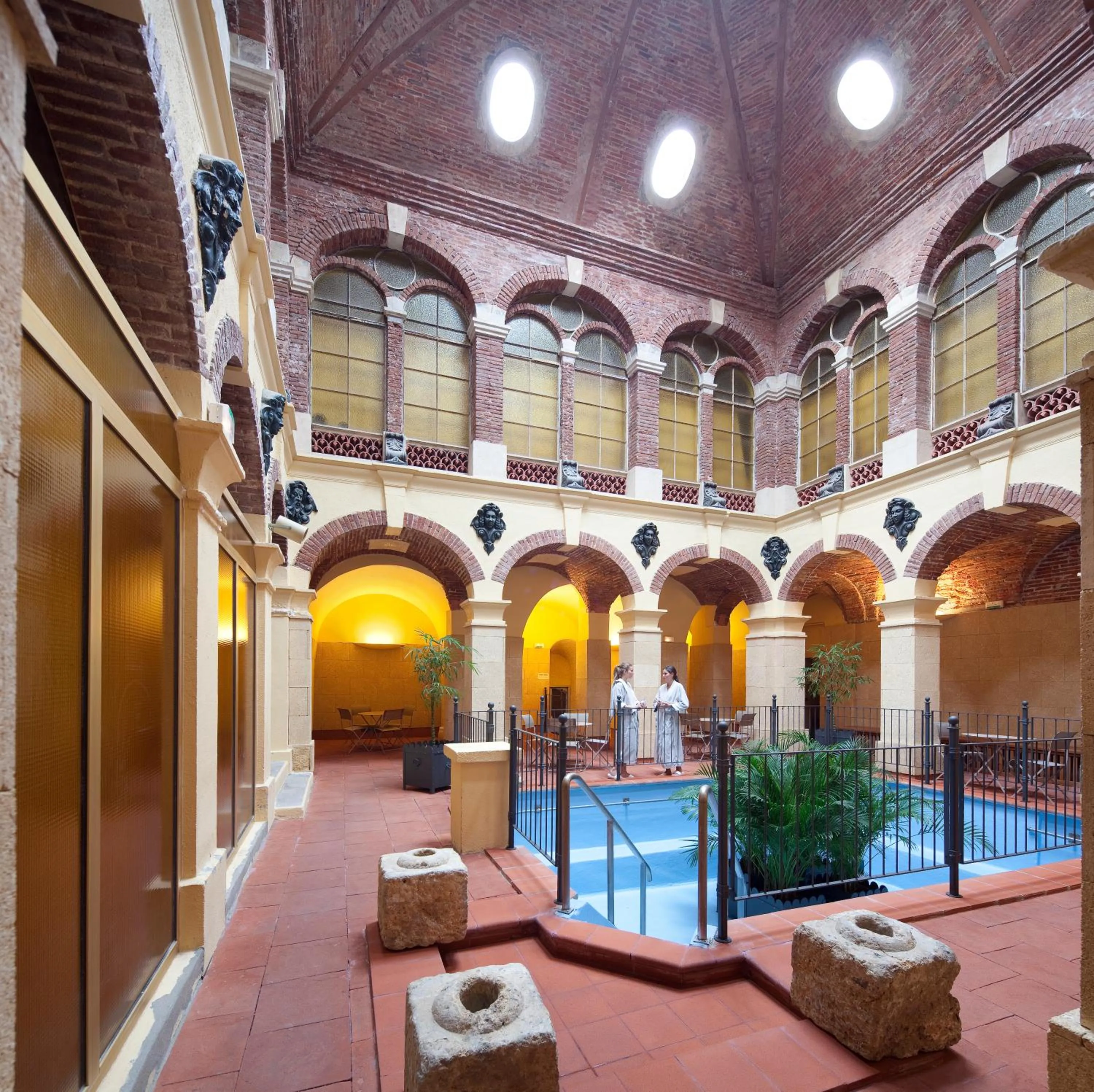 Swimming pool in Hôtel-Résidence la Pinède