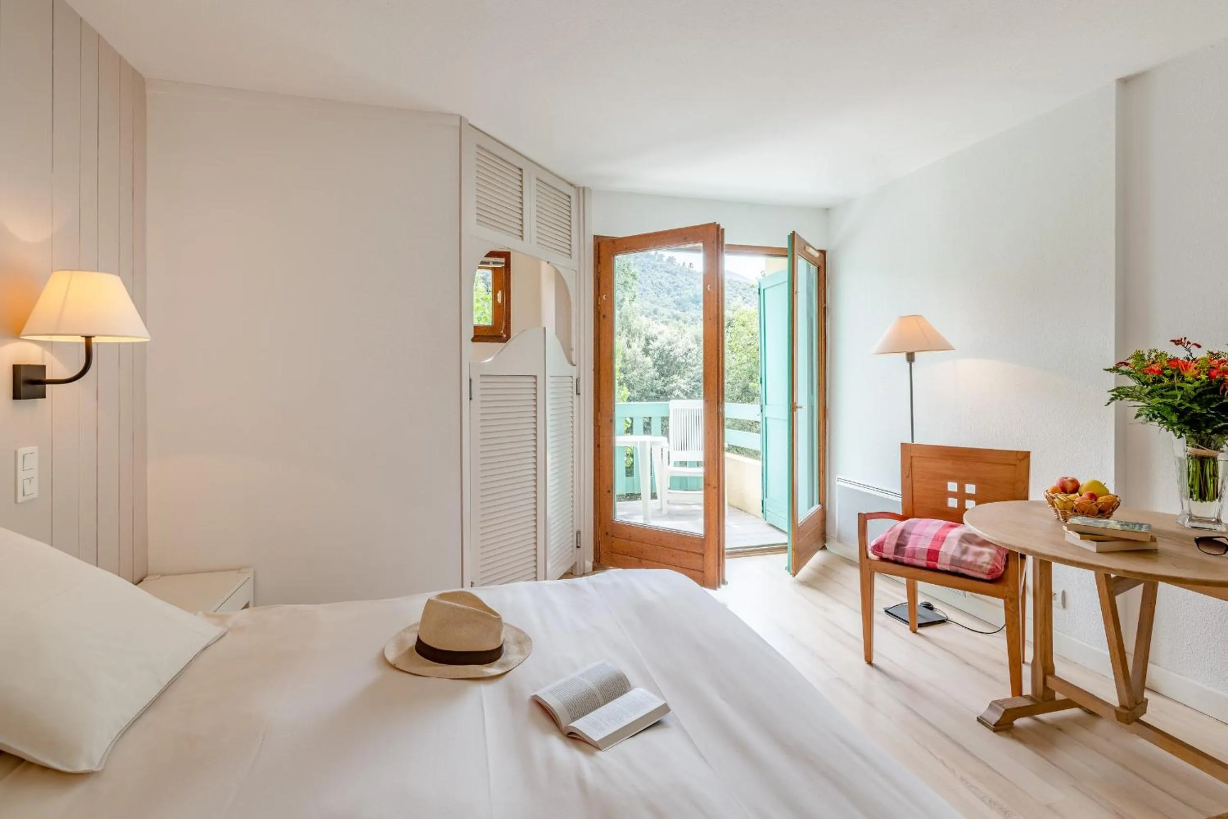 Photo of the whole room, Bed in Hôtel-Résidence la Pinède